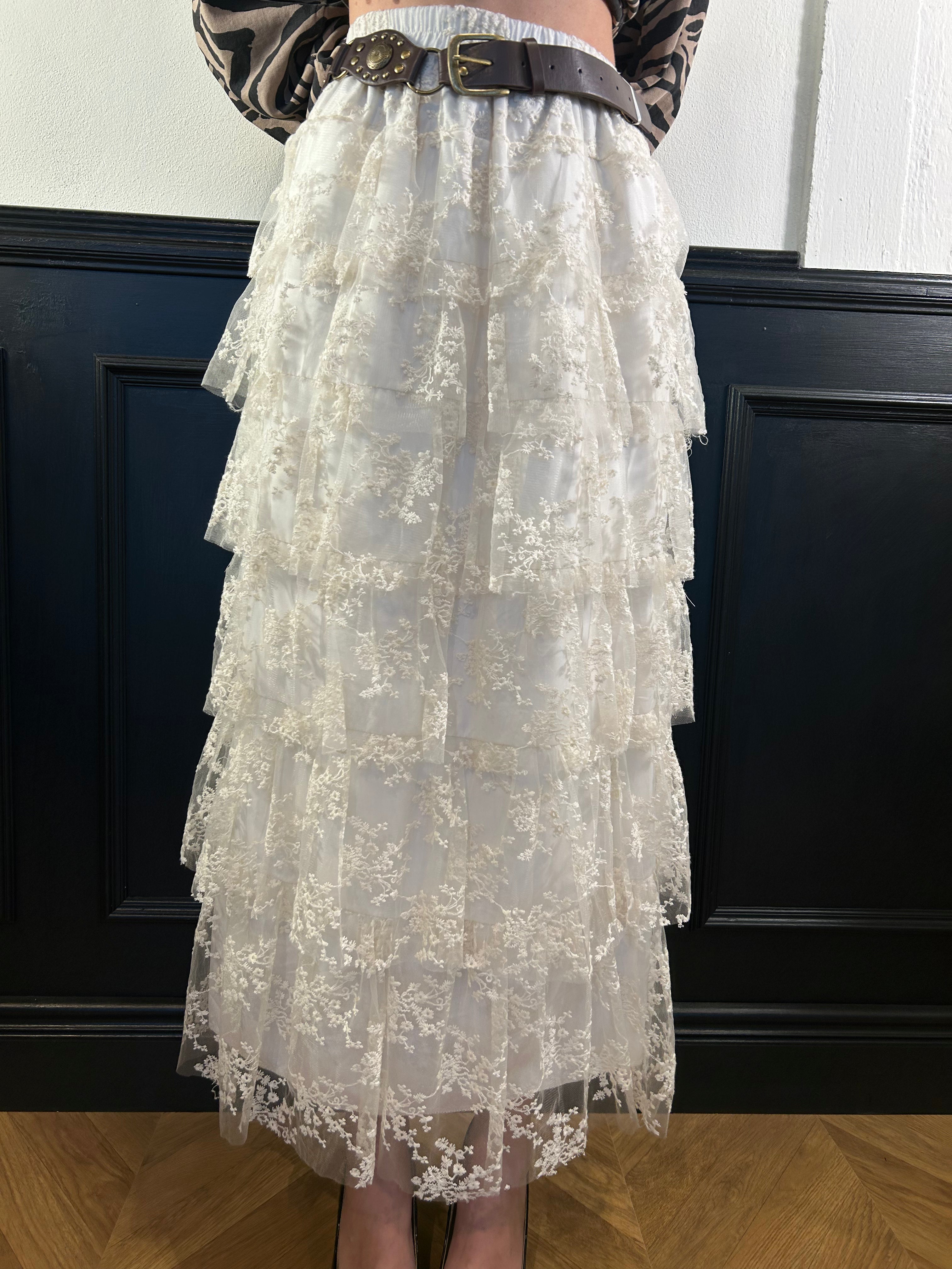 Gonna in pizzo con cintura