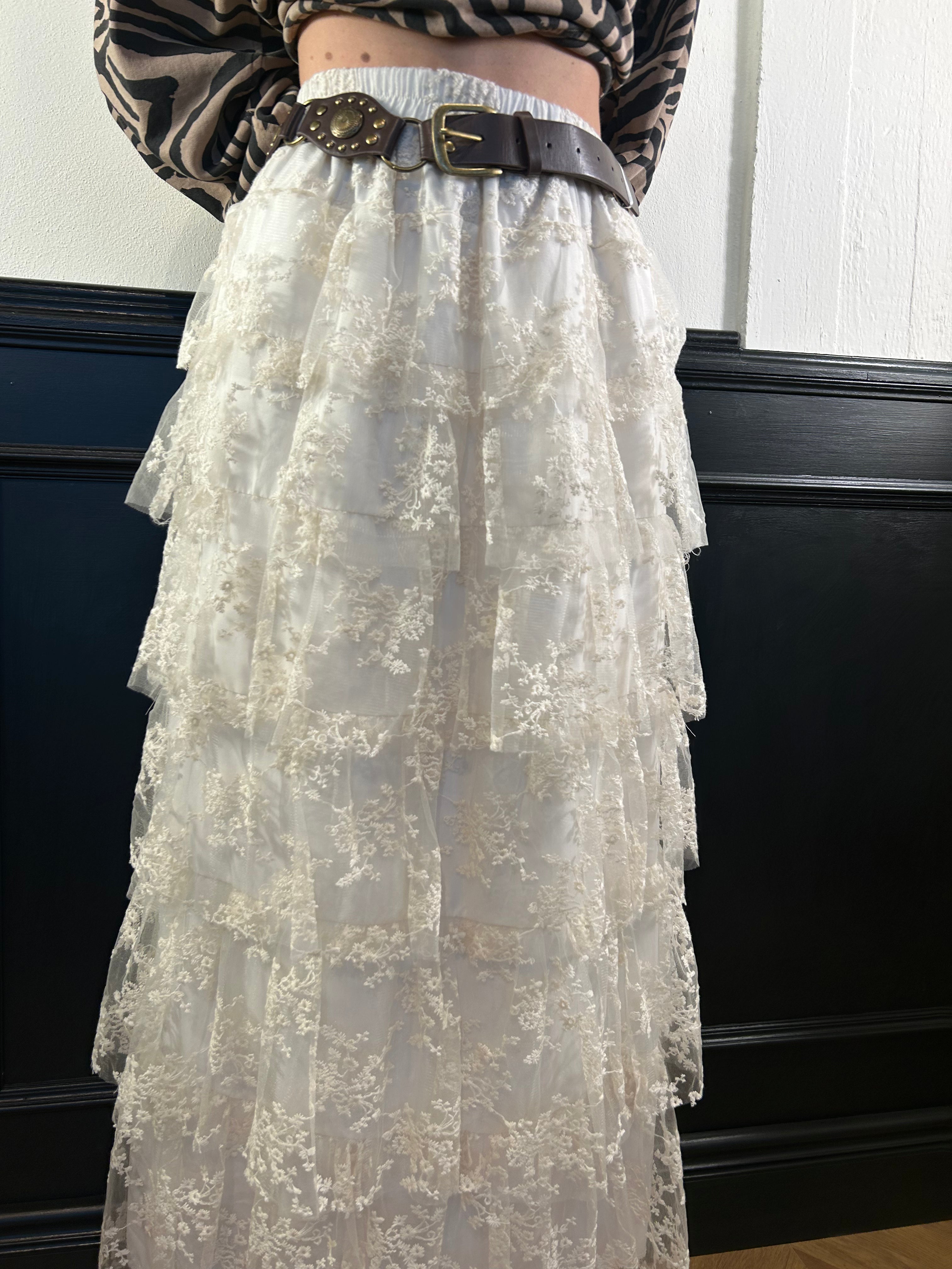 Gonna in pizzo con cintura