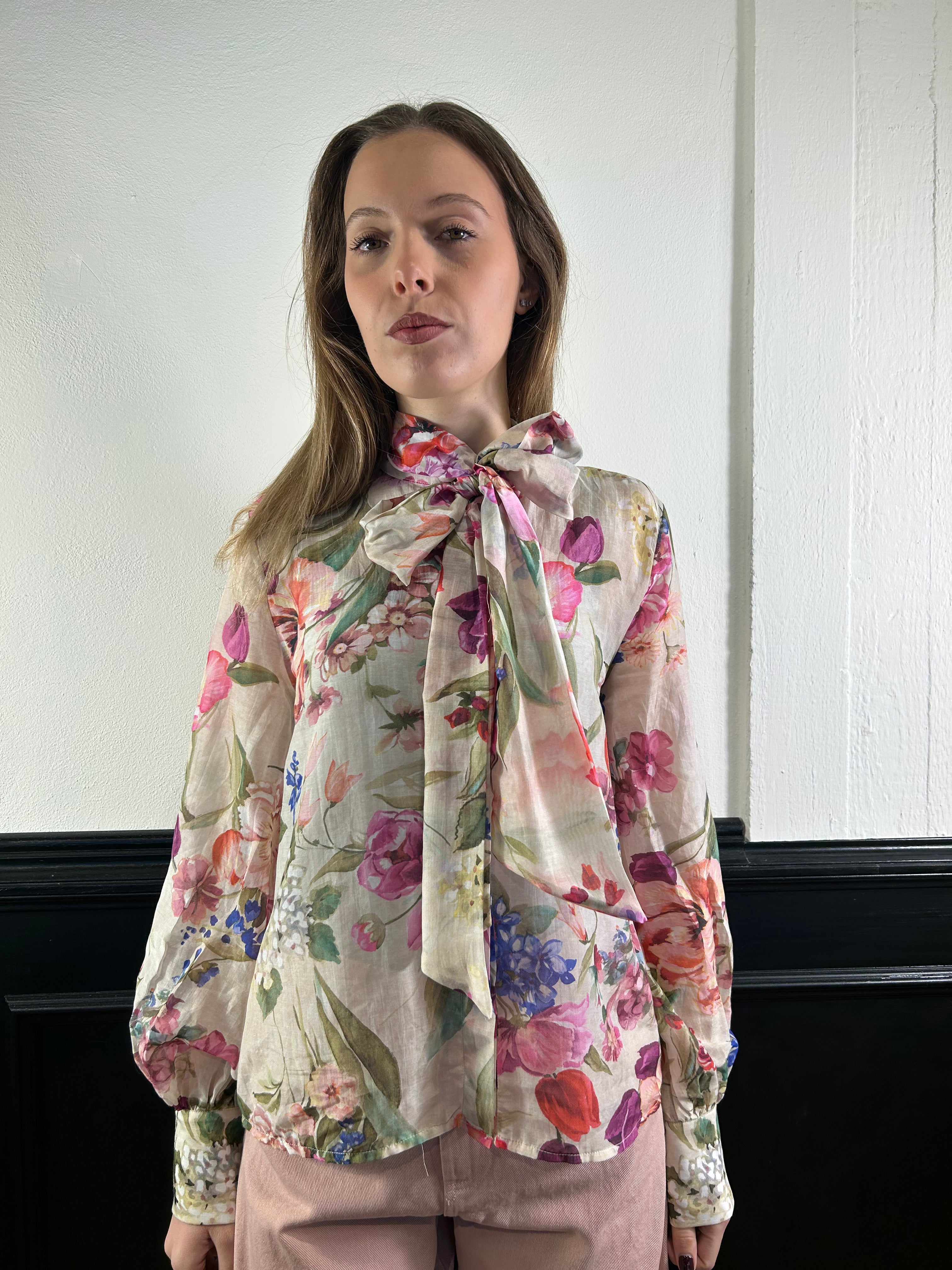 Camicia fantasia floreale con fiocco