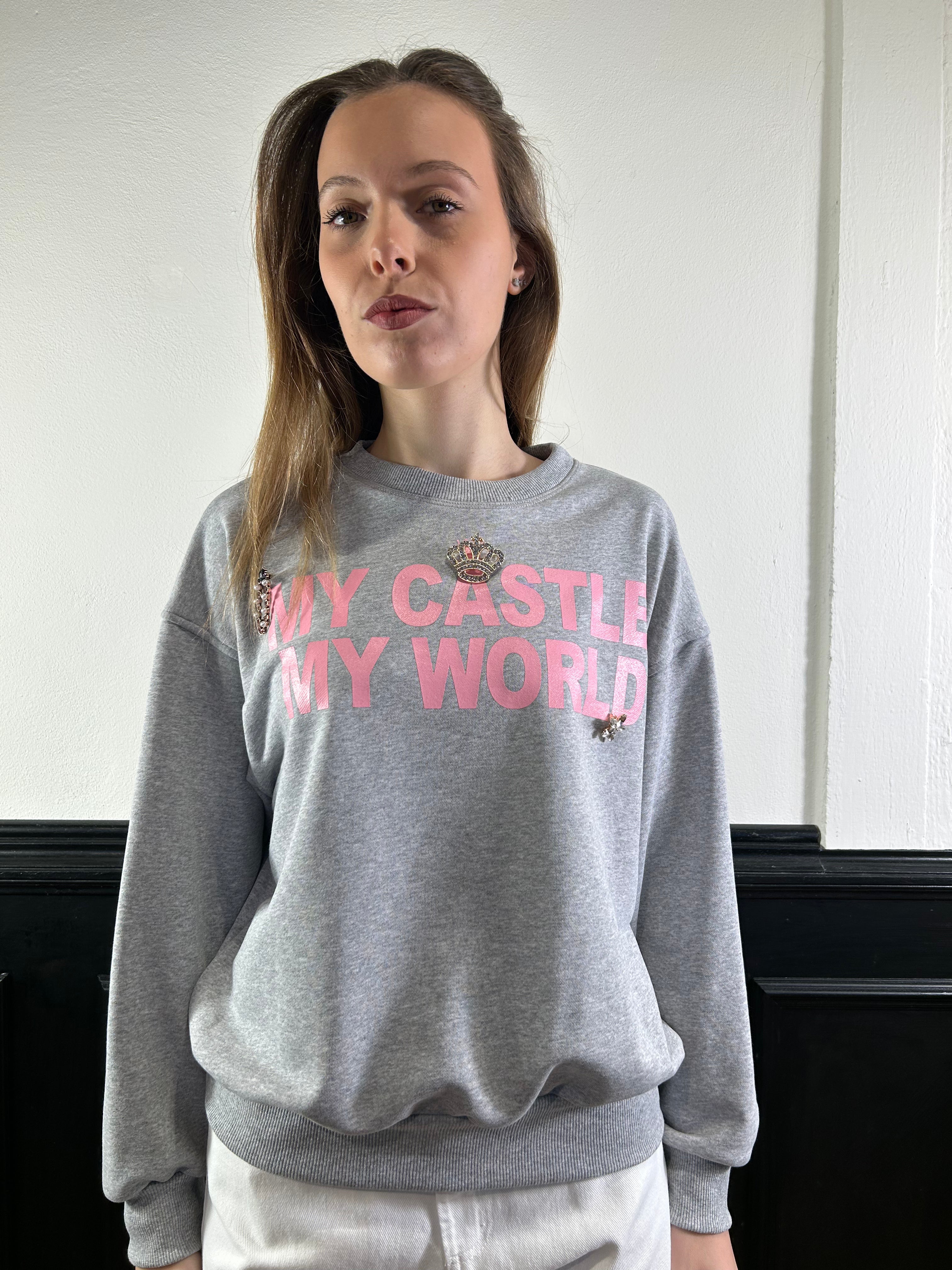 Felpa grigia con scritta rosa