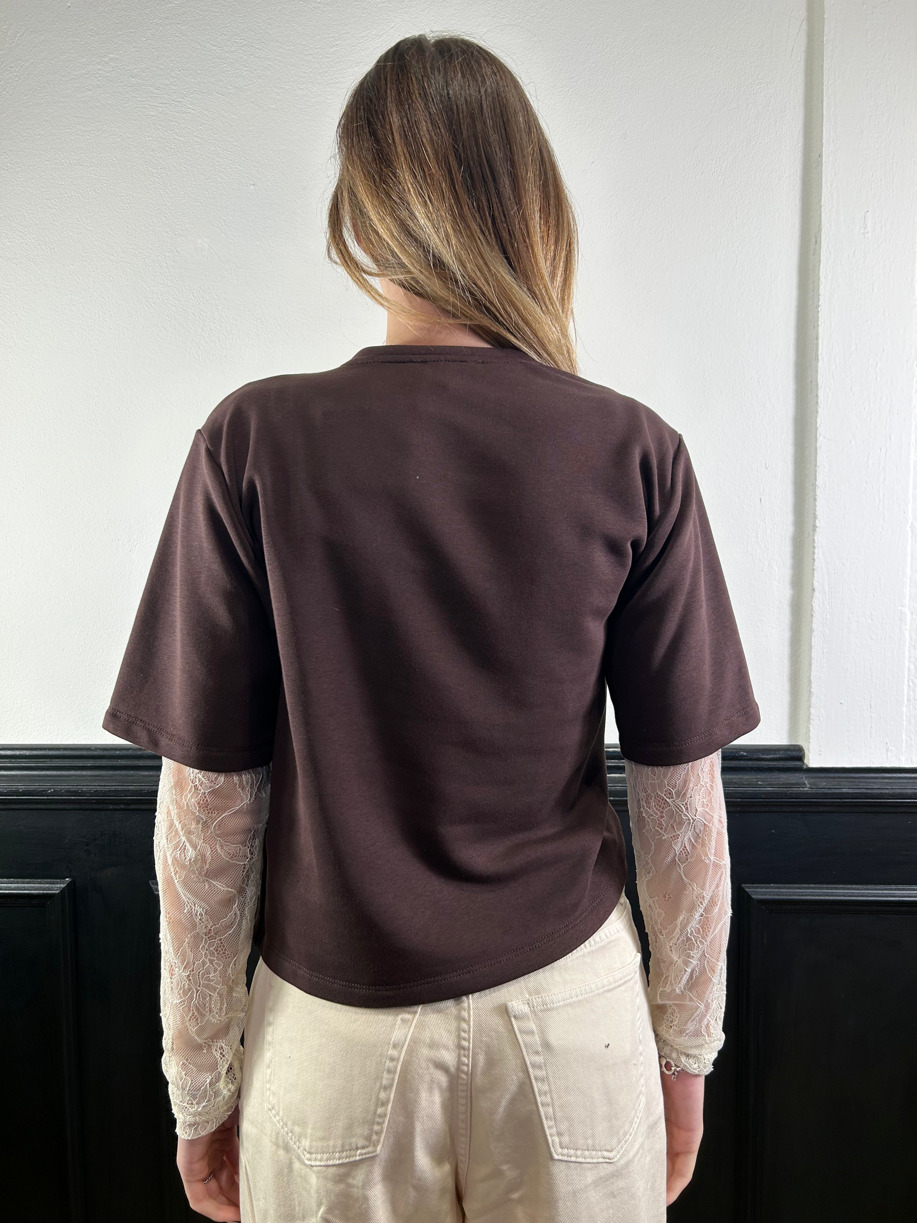 Felpa con maniche in pizzo e nodo marrone