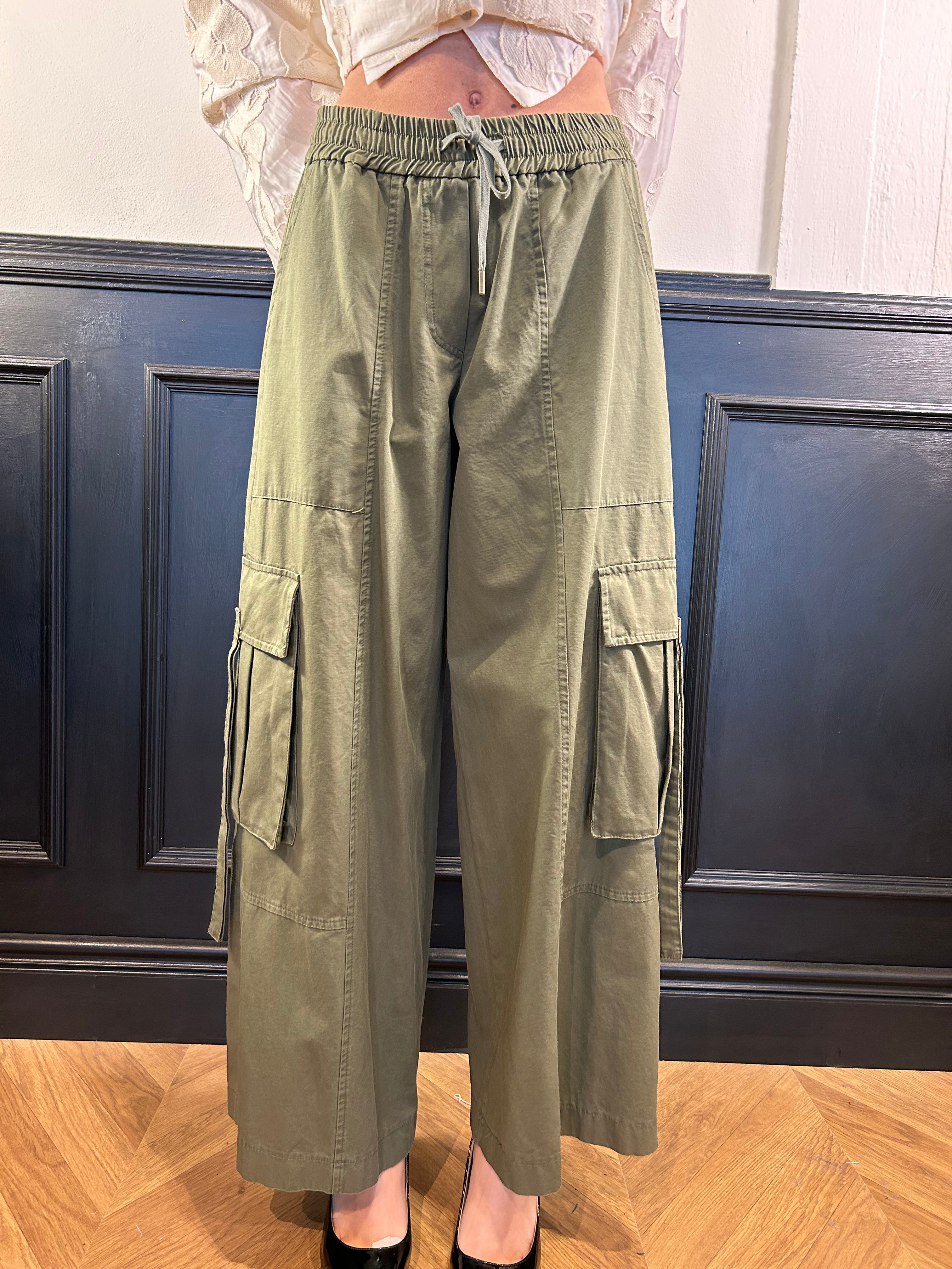 Pantalone cargo modello palazzo