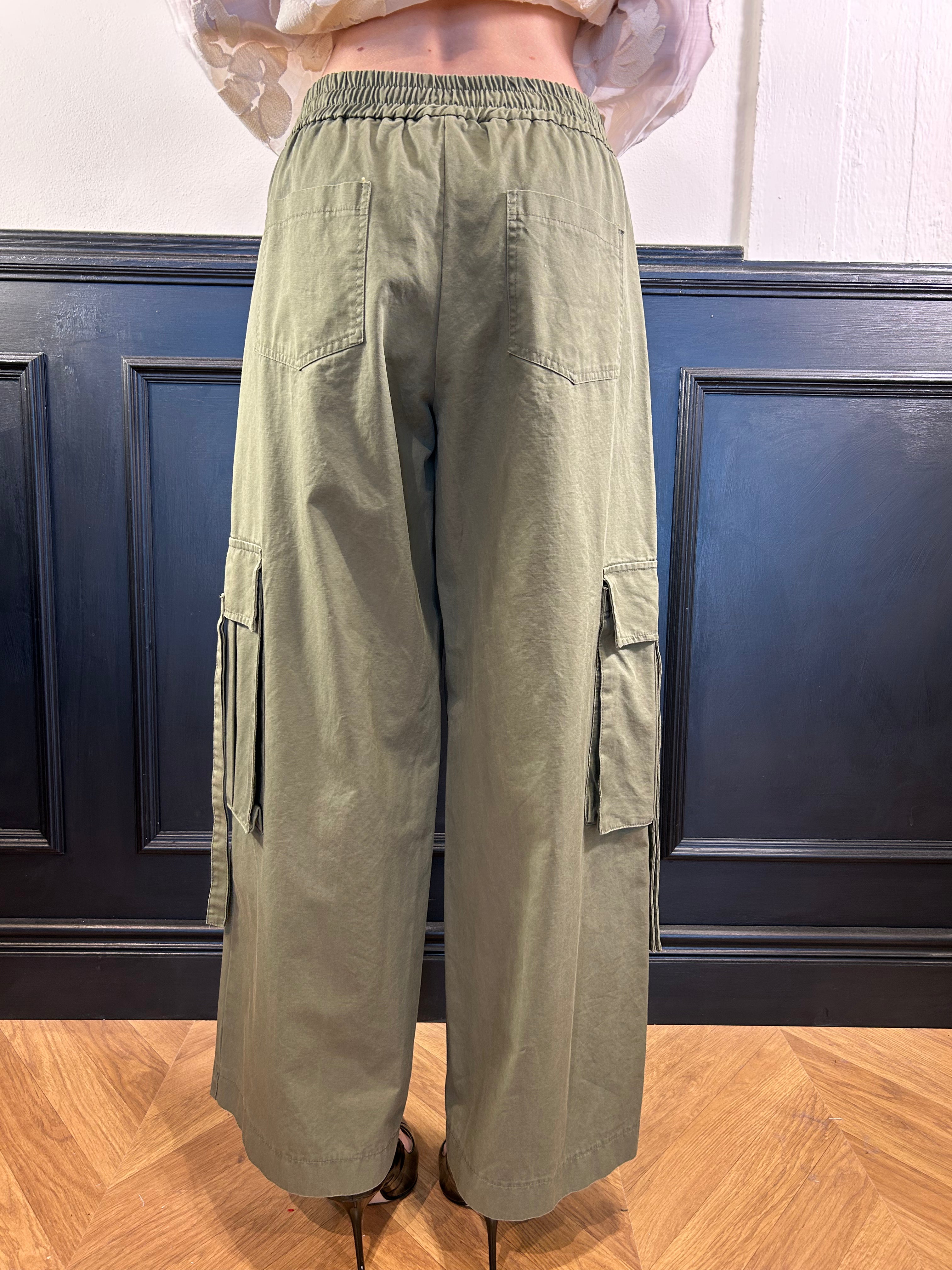 Pantalone cargo modello palazzo