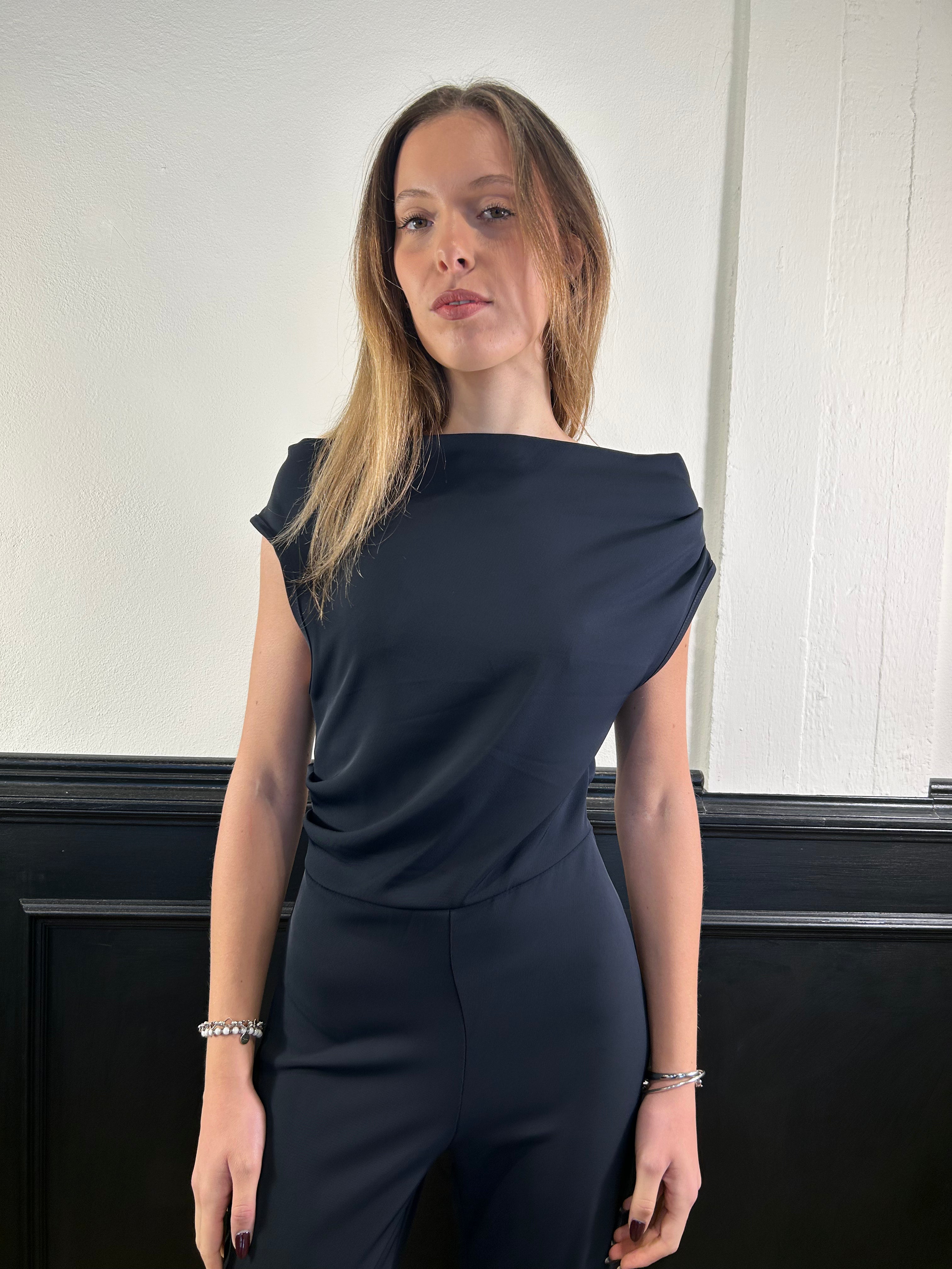 Tuta scollo a barca nera