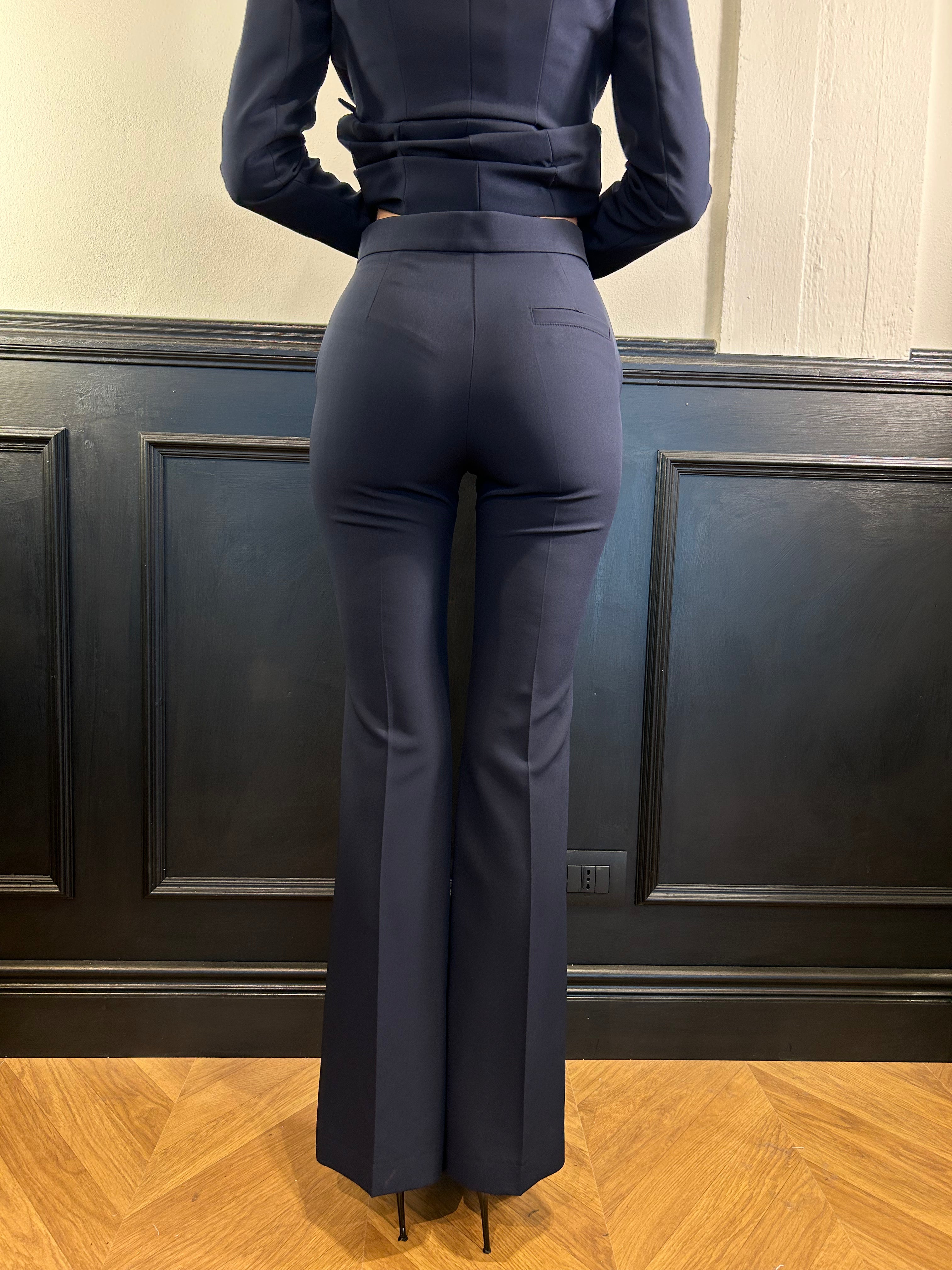 Tailleur giacca doppiopetto e pantalone scampanato blu
