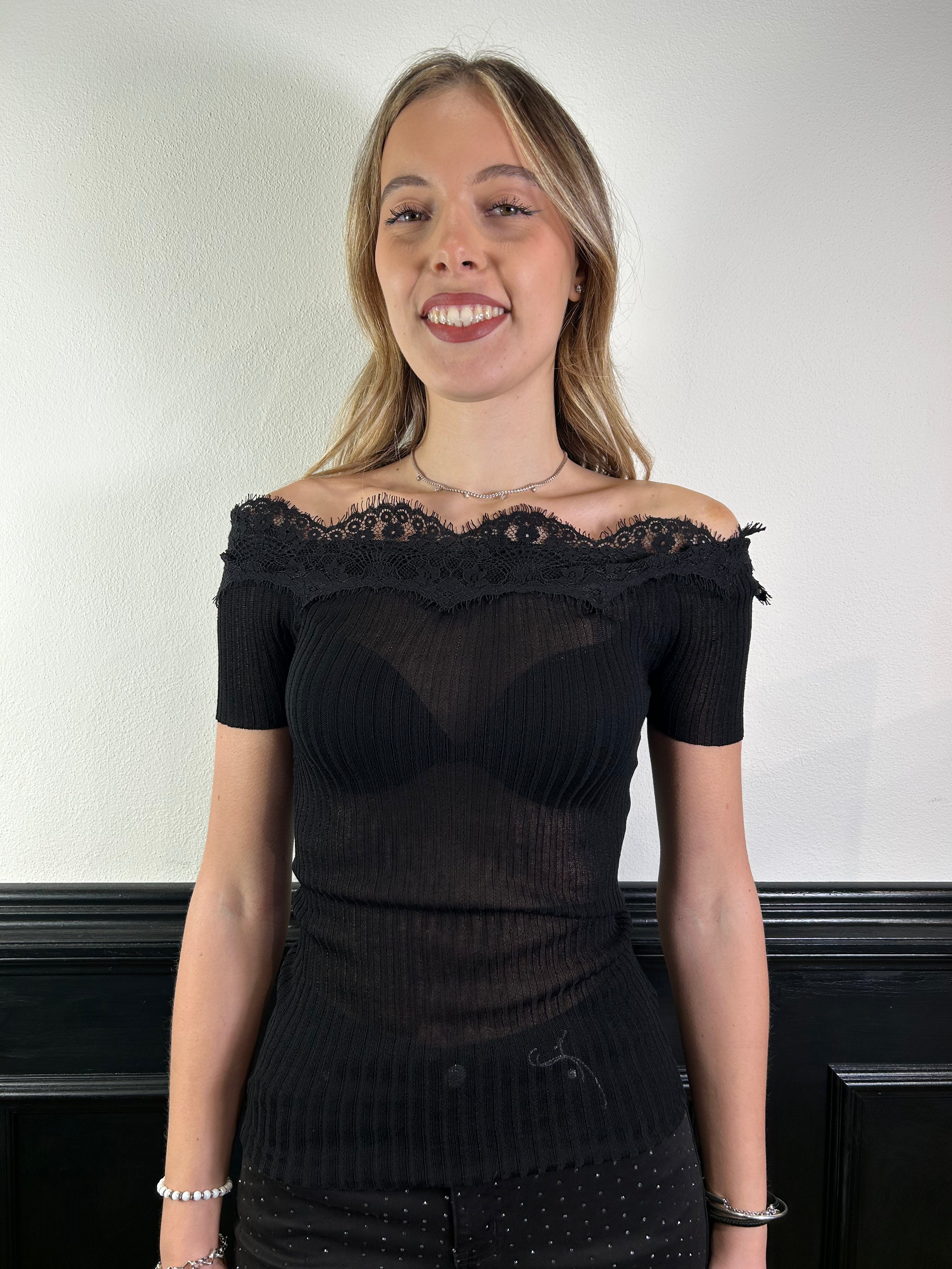 Maglia scollo a barca con inserti in pizzo