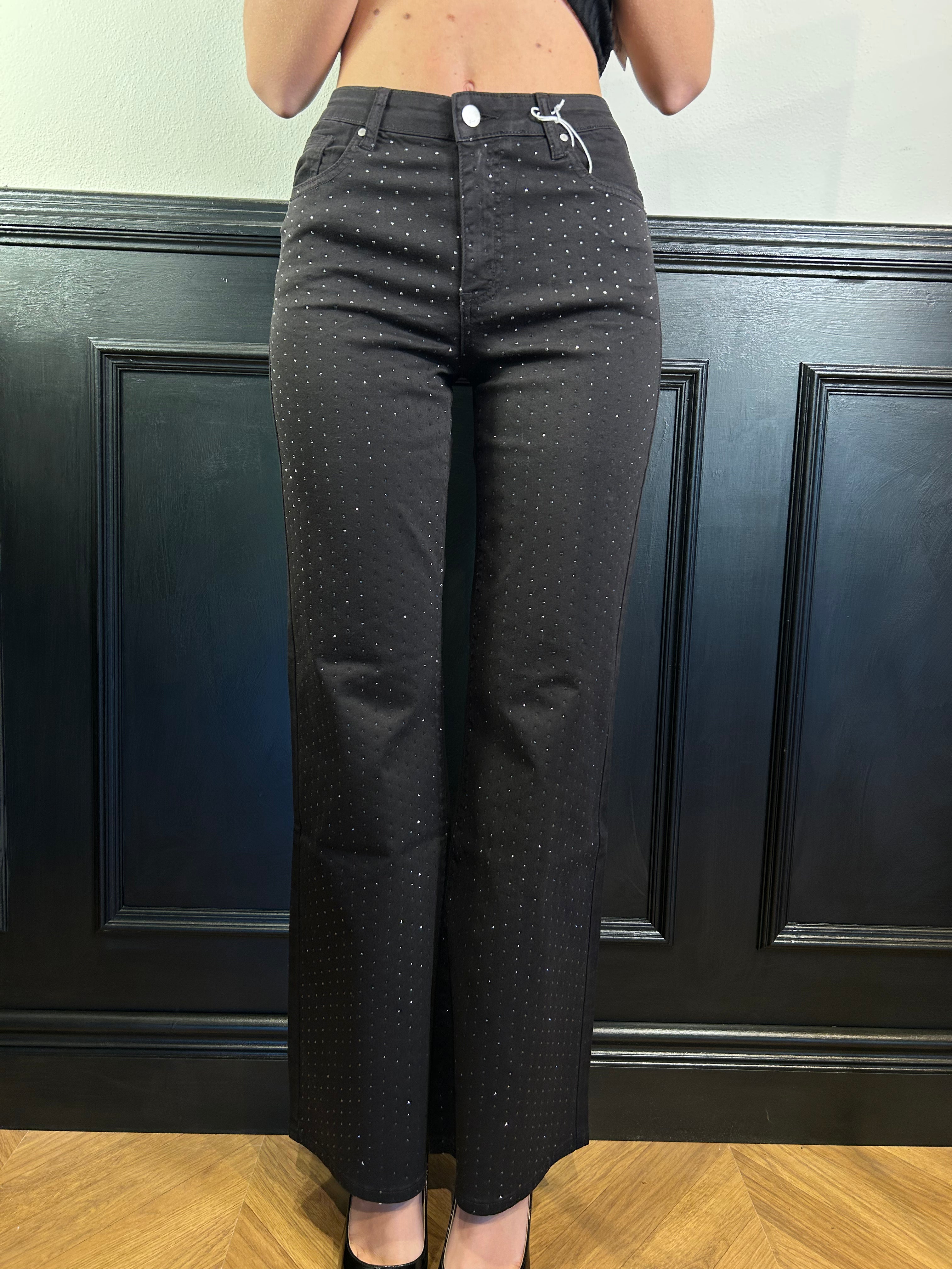 Jeans largo nero con dettagli strass