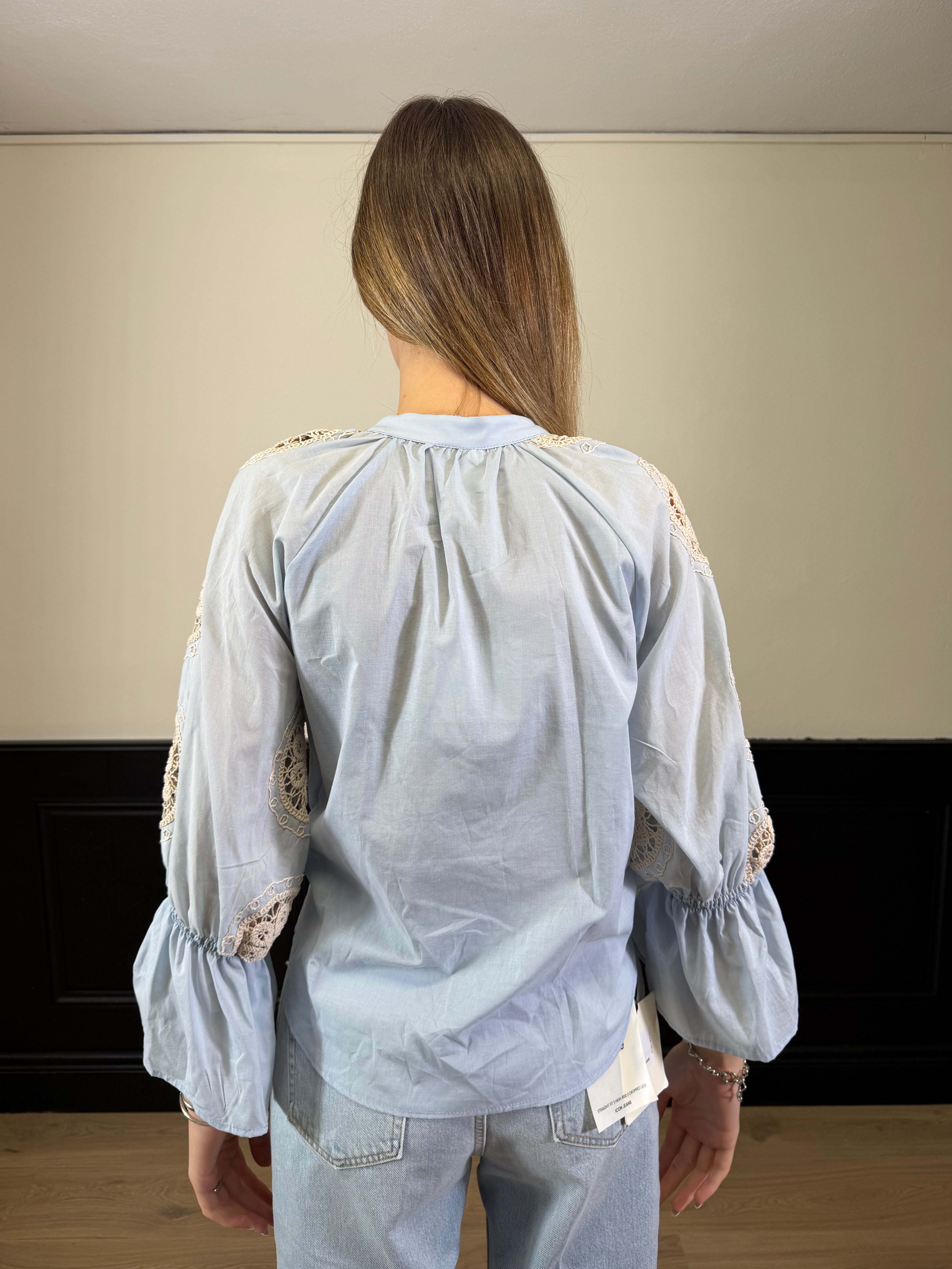 Camicia sangallo con nodo