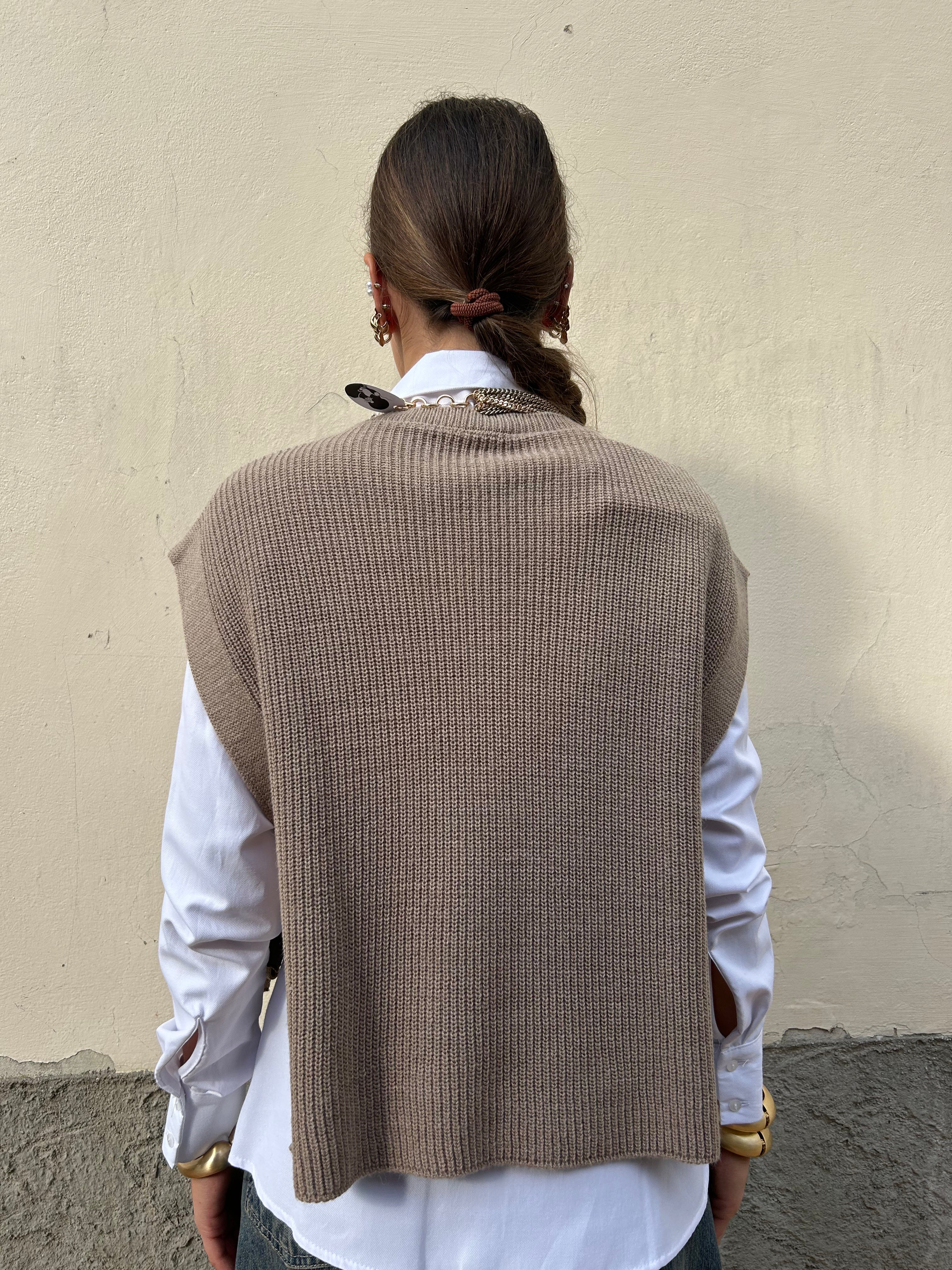 Gilet con fiocchi laterali