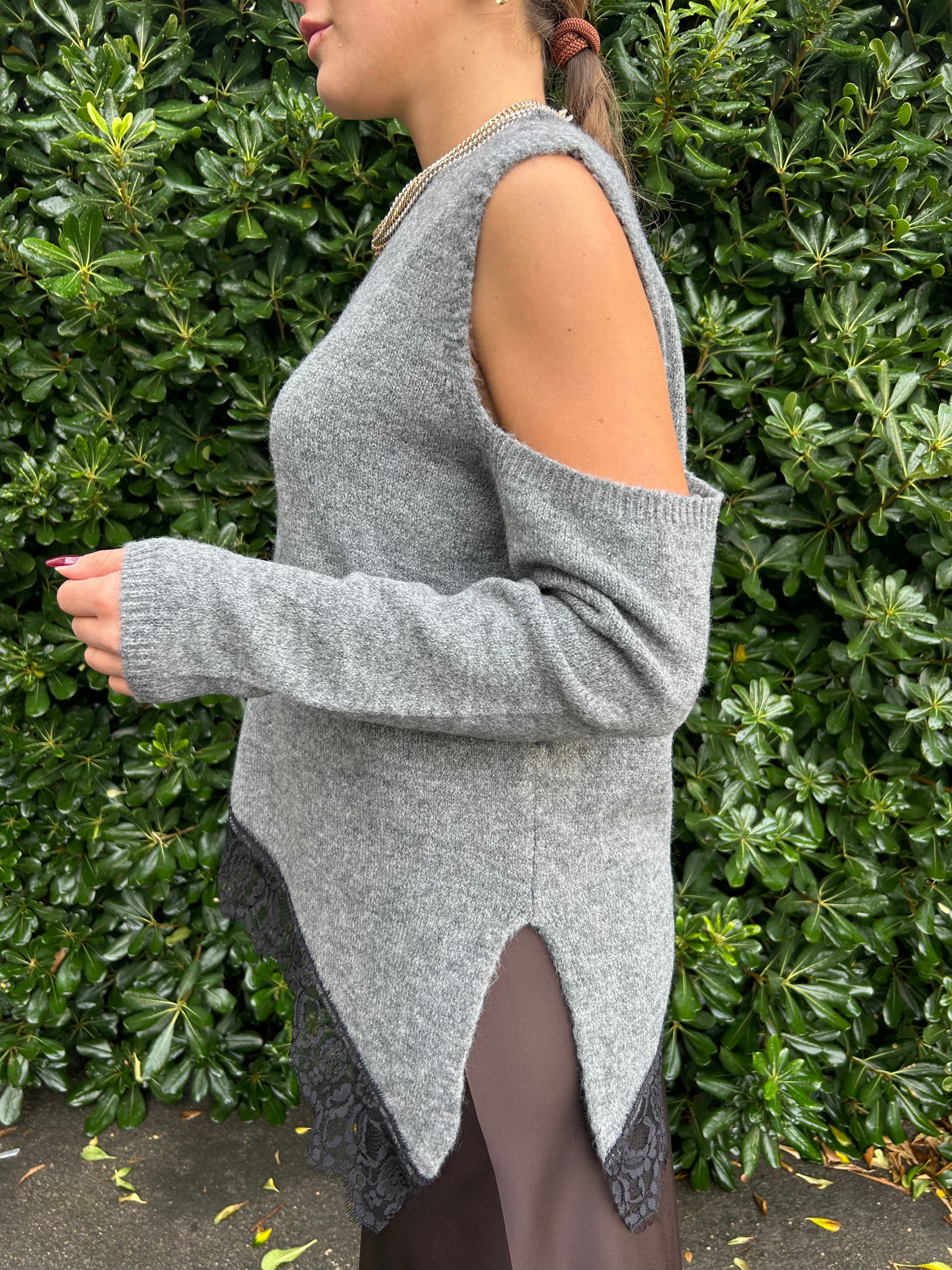 Maglia con pizzo e spalle scoperte