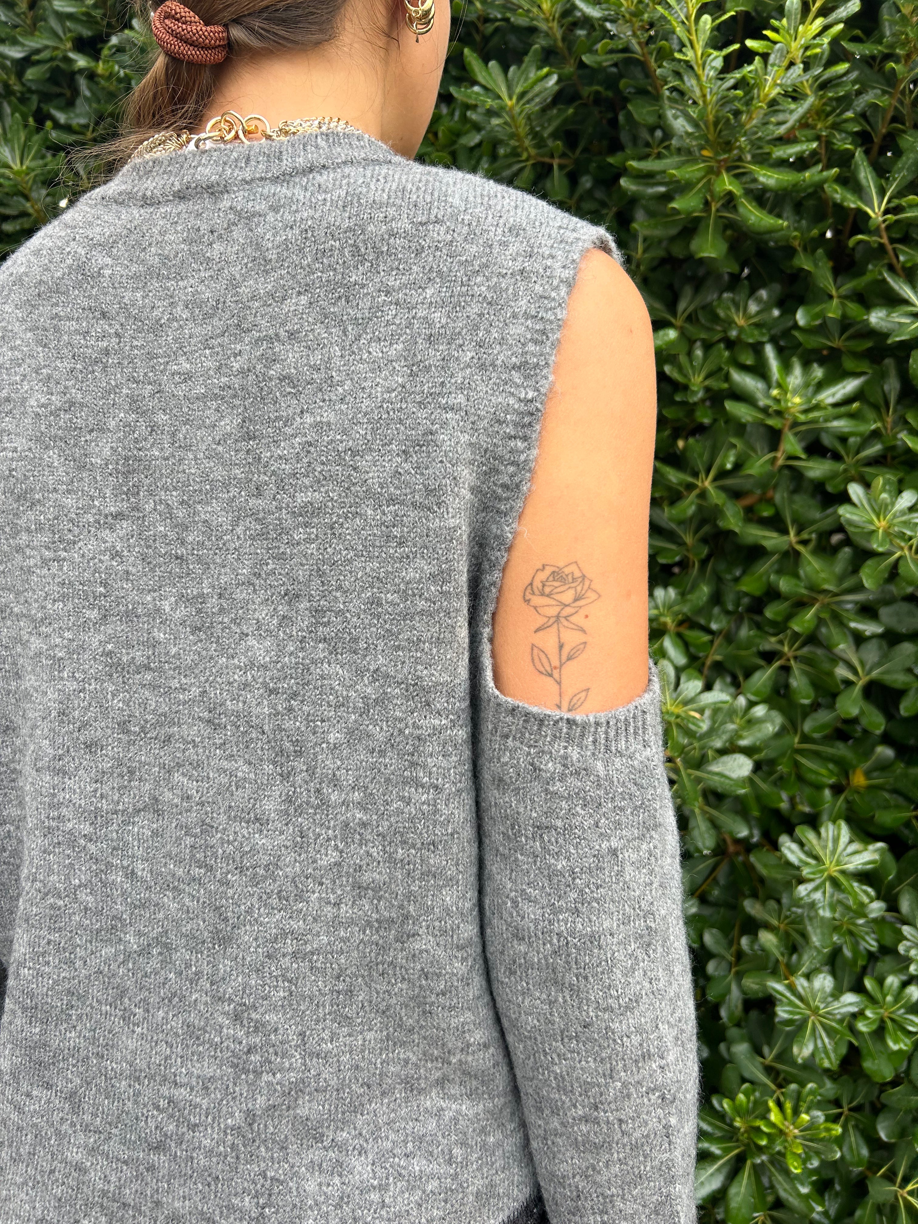 Maglia con pizzo e spalle scoperte