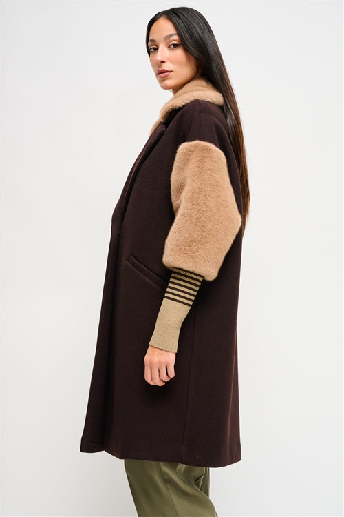 Cappotto oversize con inserti in ecopelliccia