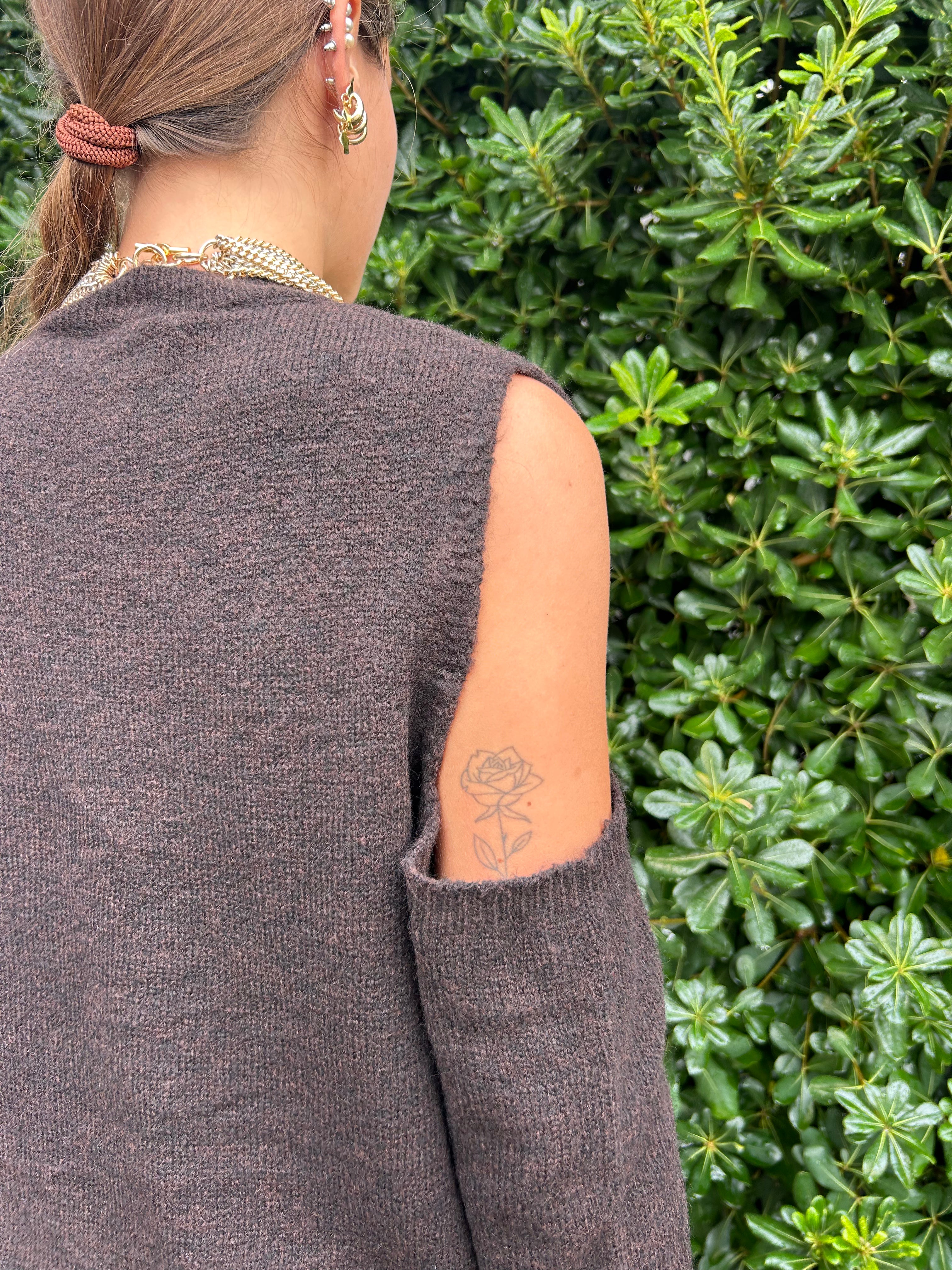 Maglia con pizzo e spalle scoperte