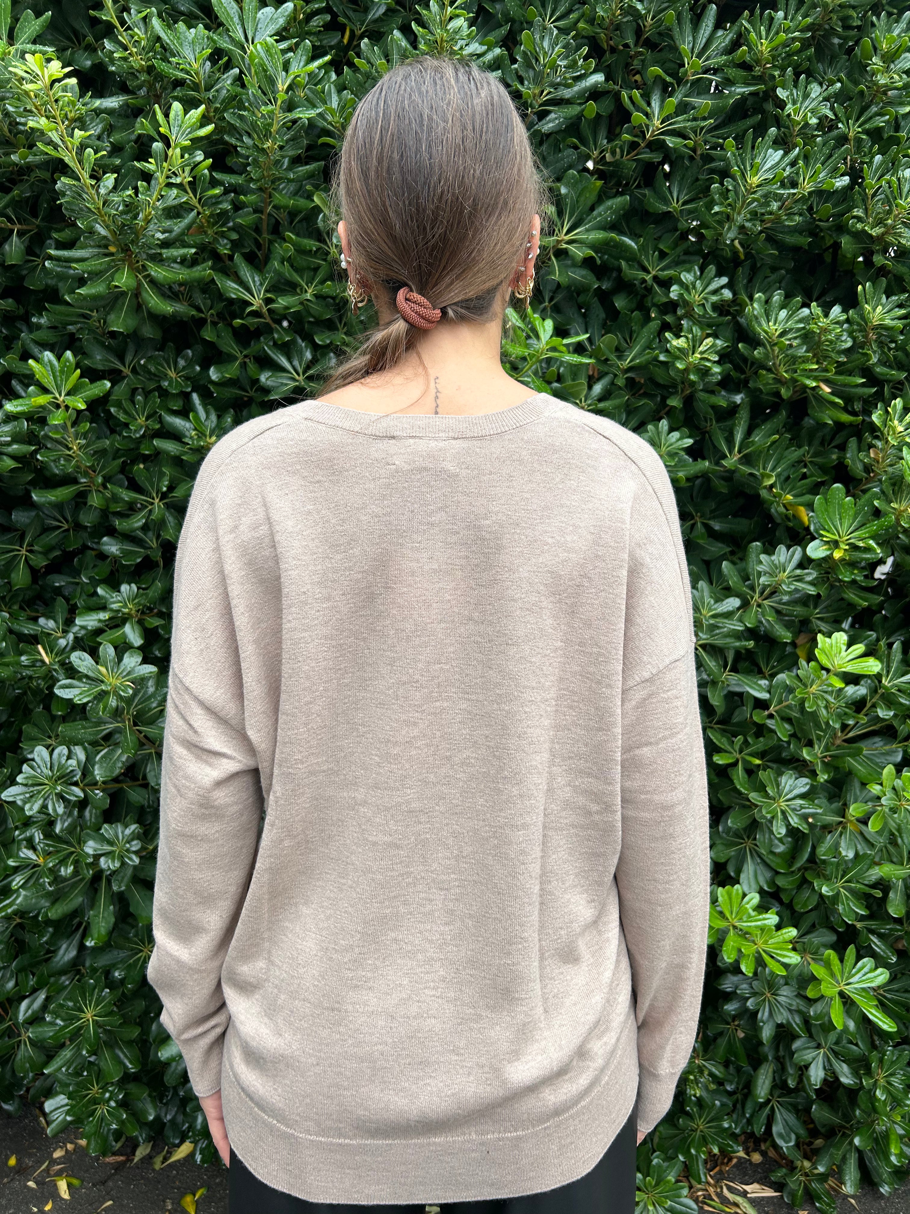 Maglia scollo a V pura lana