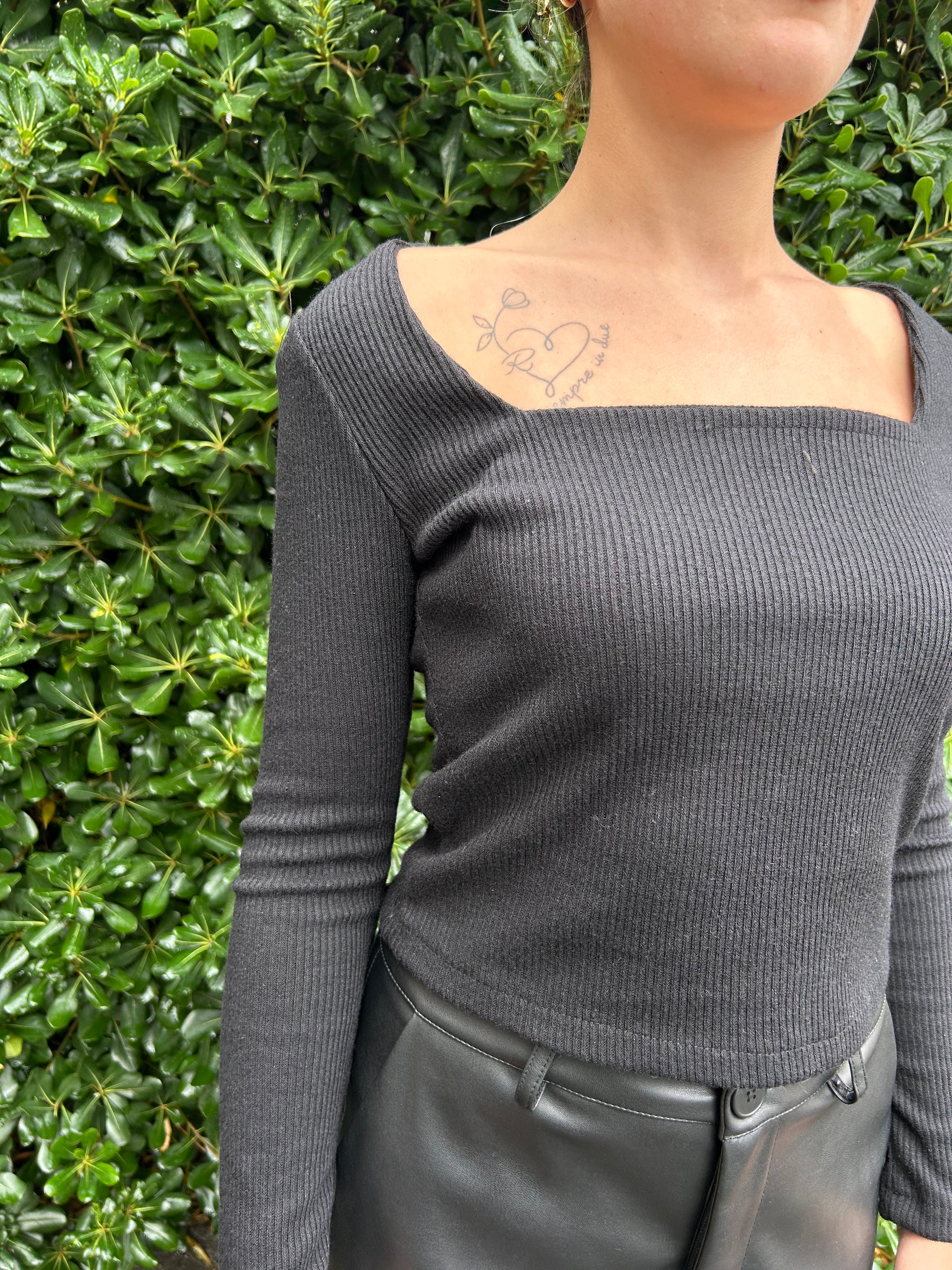 Maglia a costine, scollo quadro