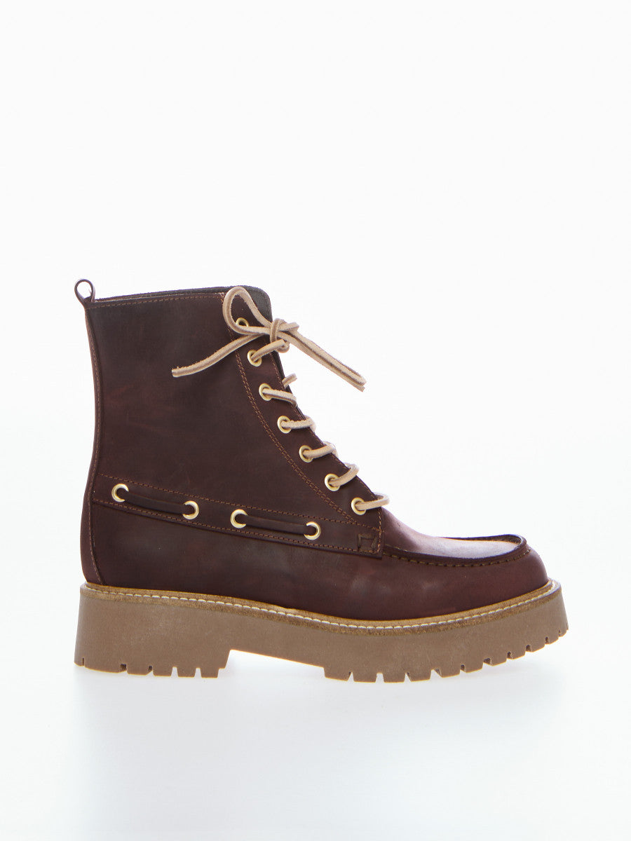 Stivaletto stringato in pelle