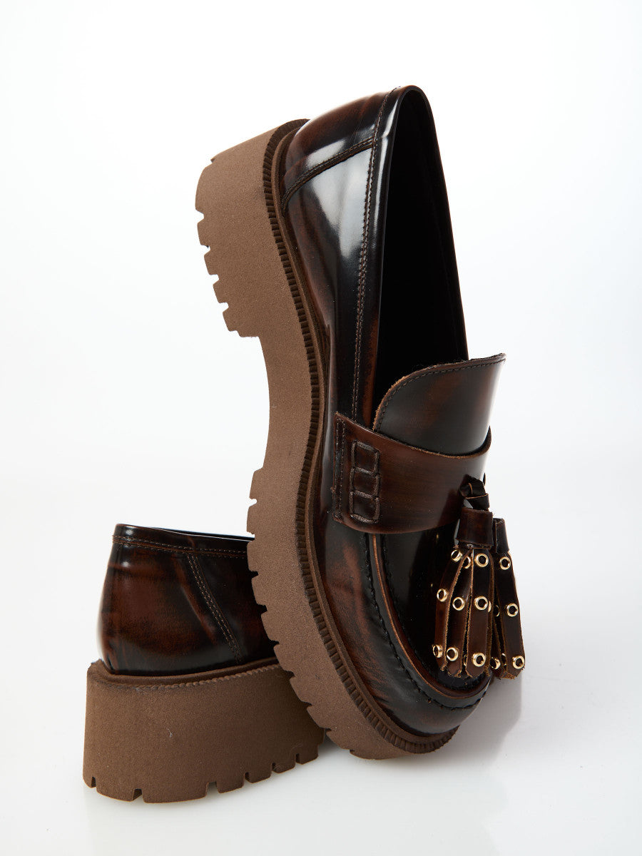 Mocassino marrone con nappe