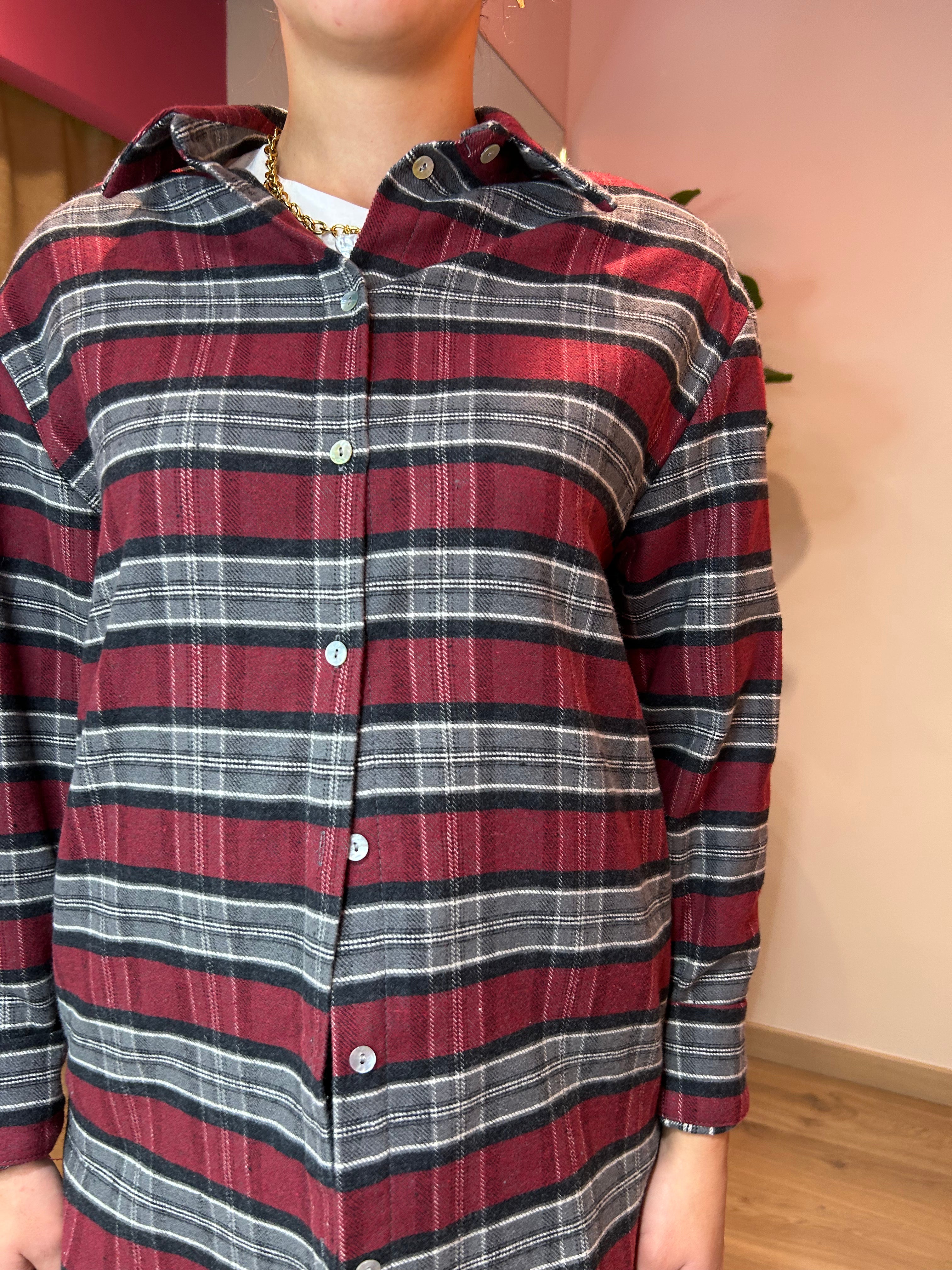 Camicia check bordeaux con spallina imbottita