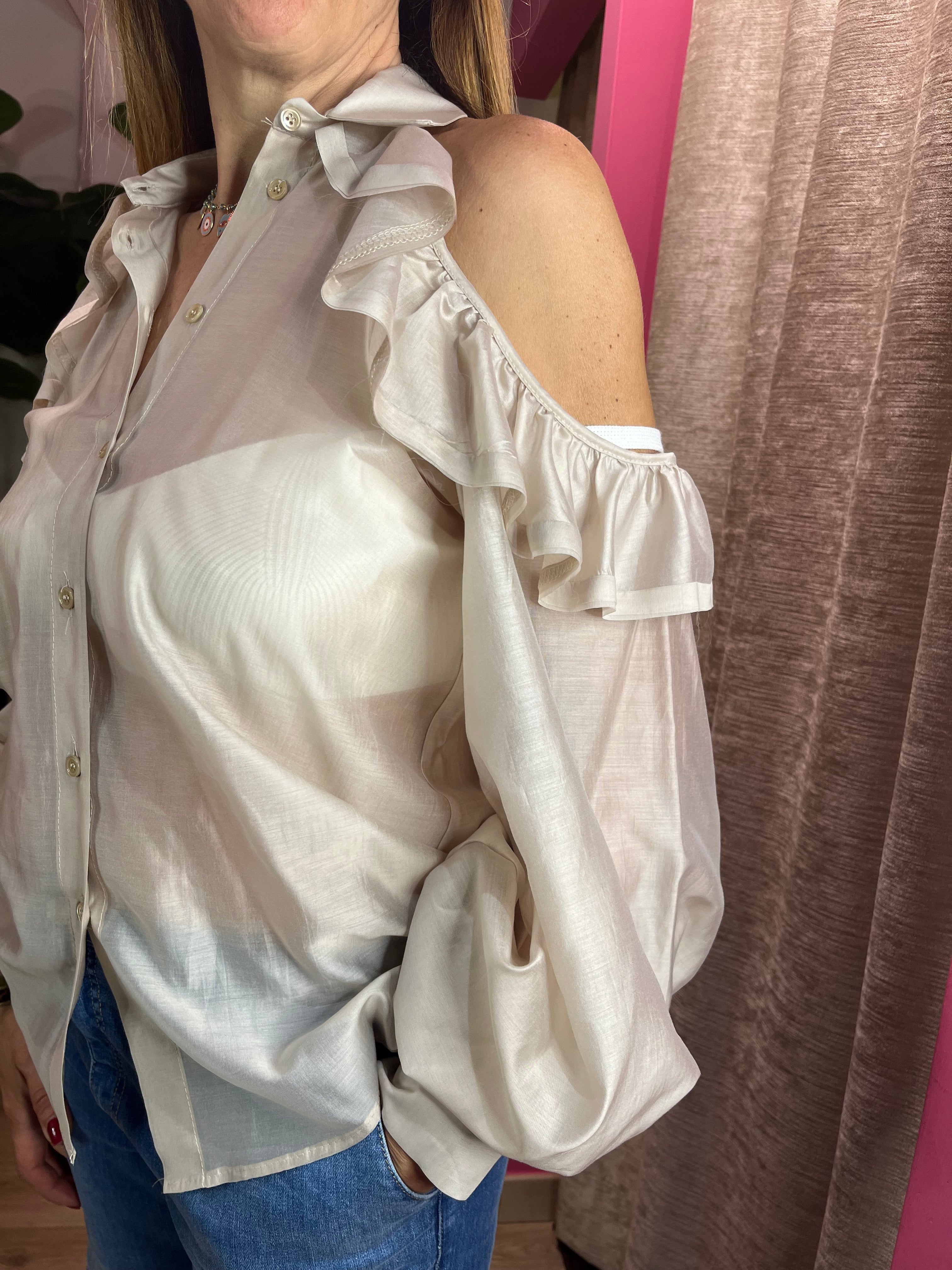 Camicia con spalle scoperte