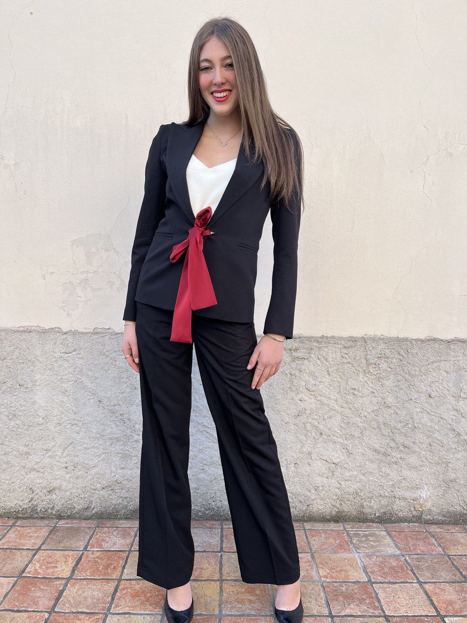 Tailleur giacca con fiocco e pantalone dritto