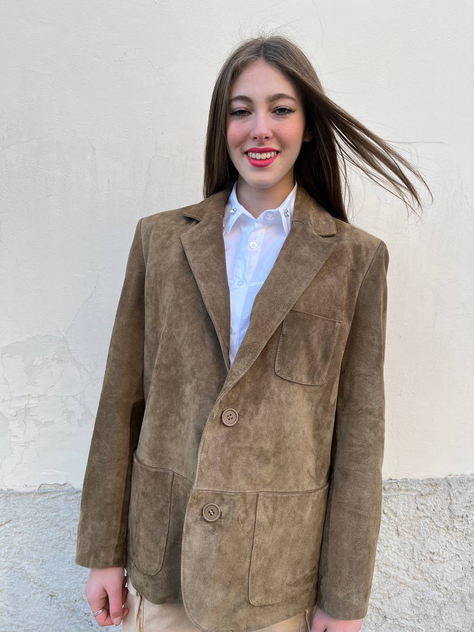 Giacca over taupe in pelle scamosciata