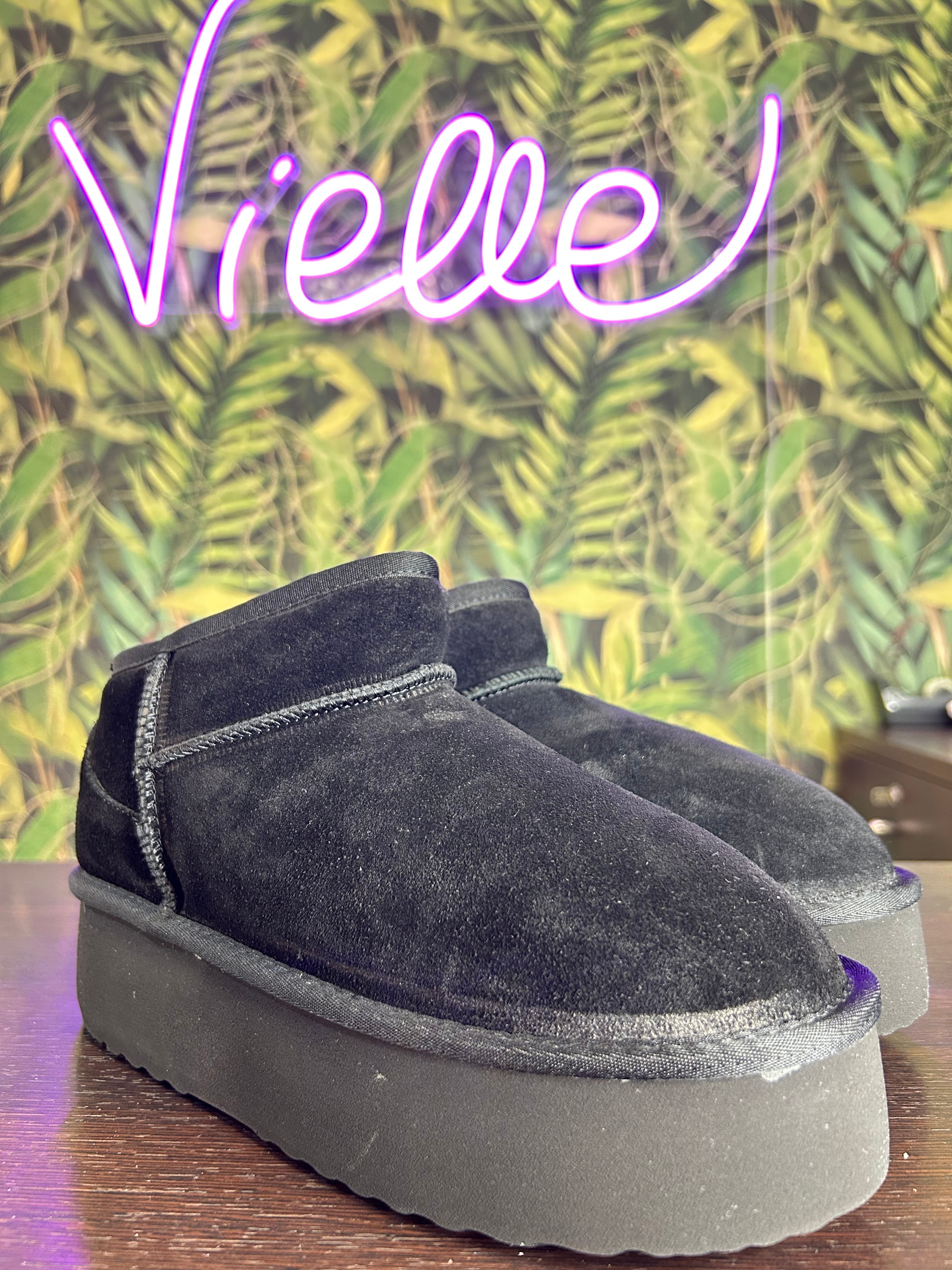 Stivaletti ultra mini tipo “Ugg” nero