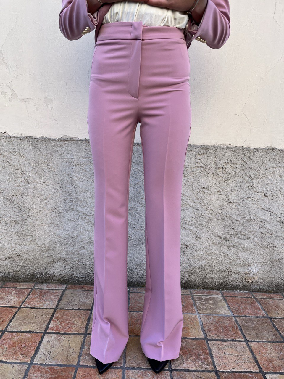 Tailleur con giacca dritta e pantalone flare