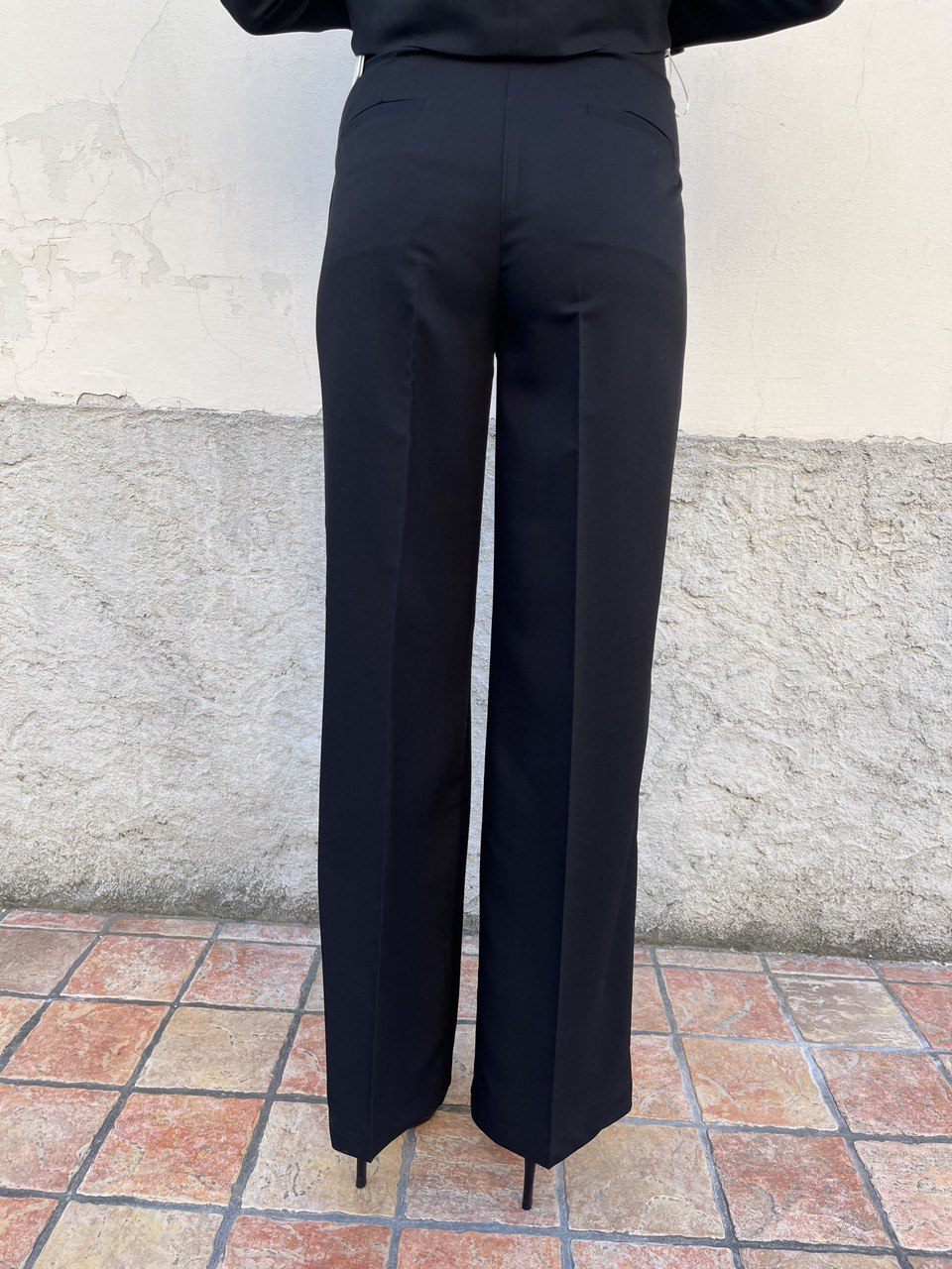 Tailleur giacca con fiocco e pantalone dritto