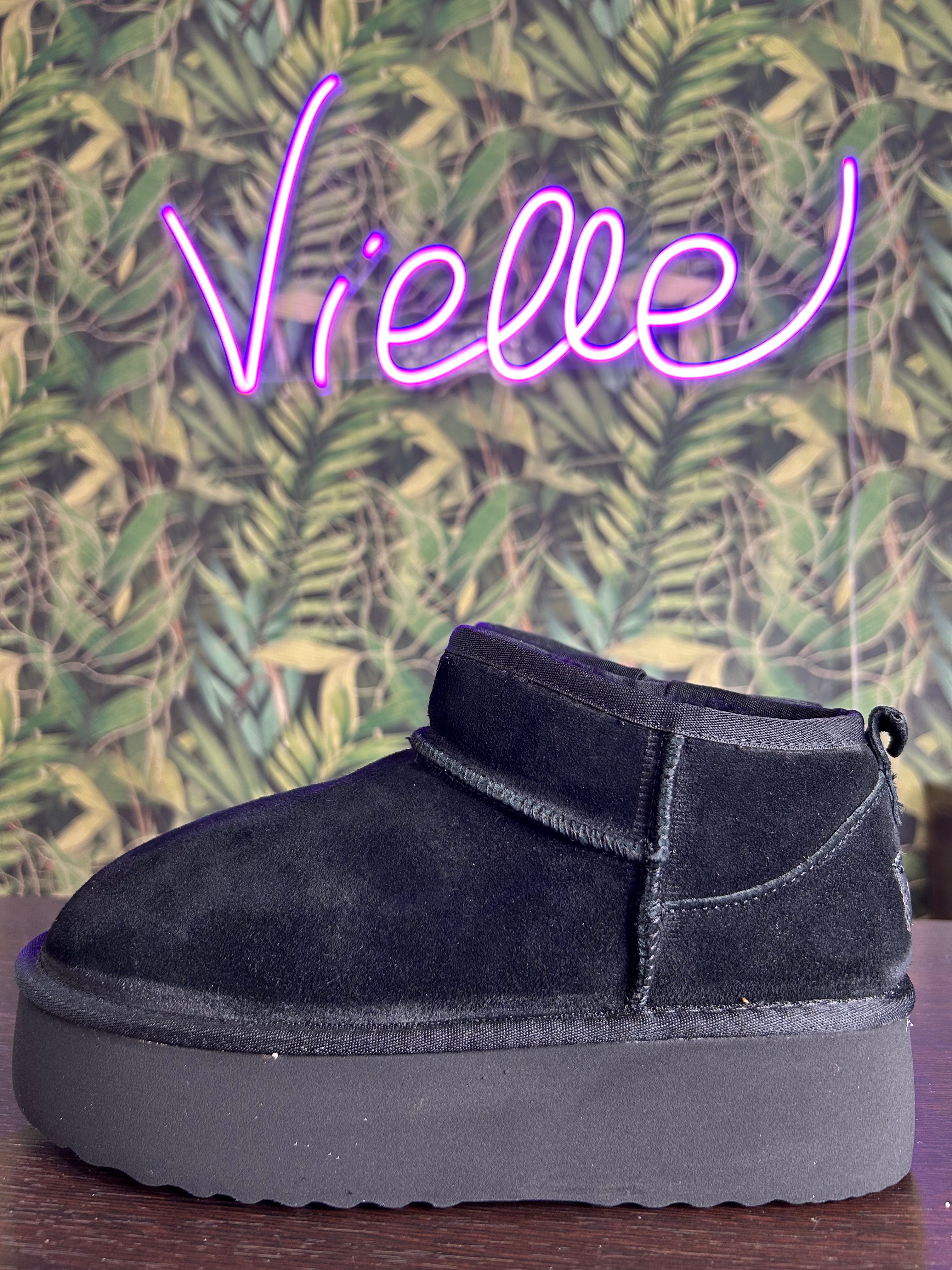 Stivaletti ultra mini tipo “Ugg” nero