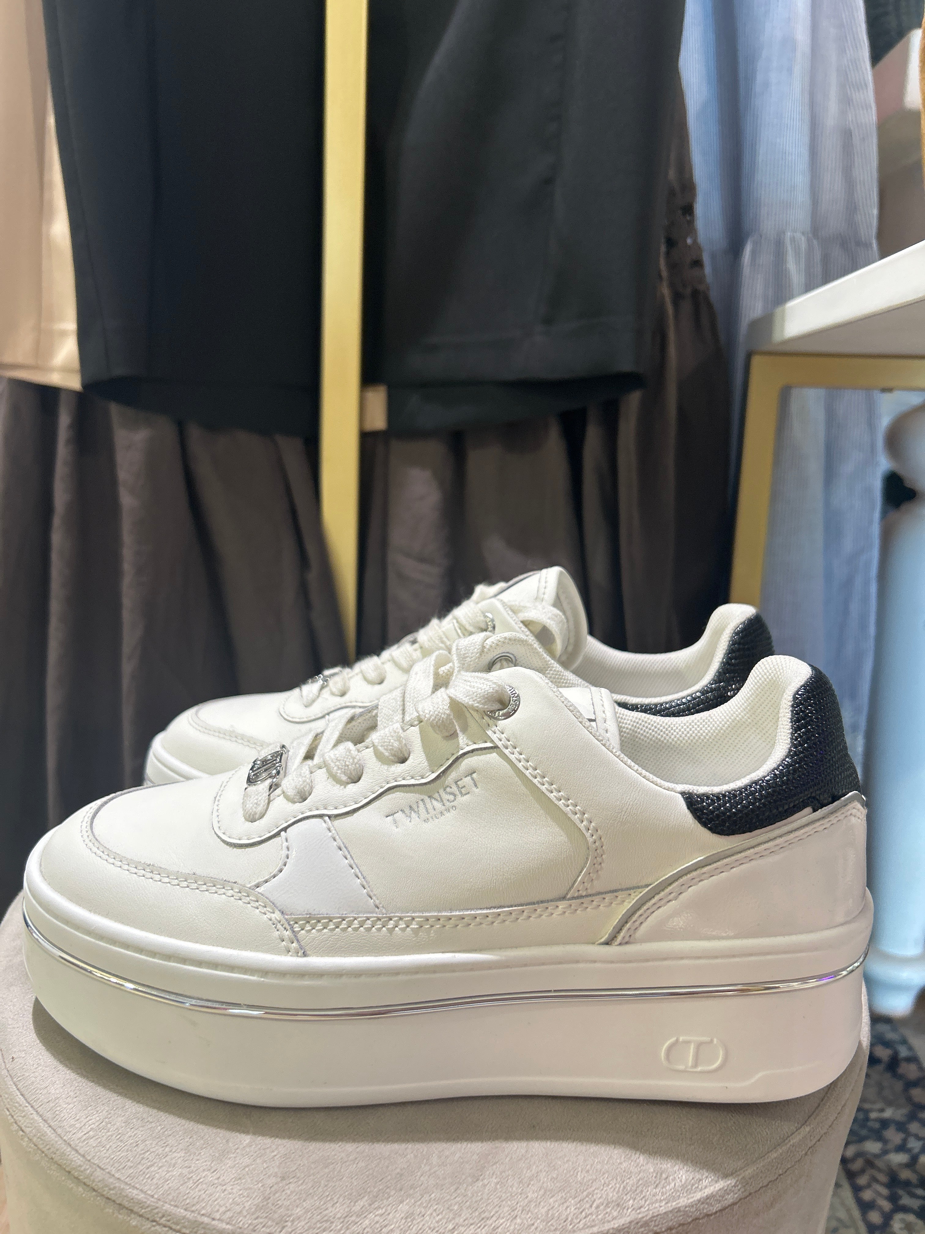Sneakers platform in pelle laminata