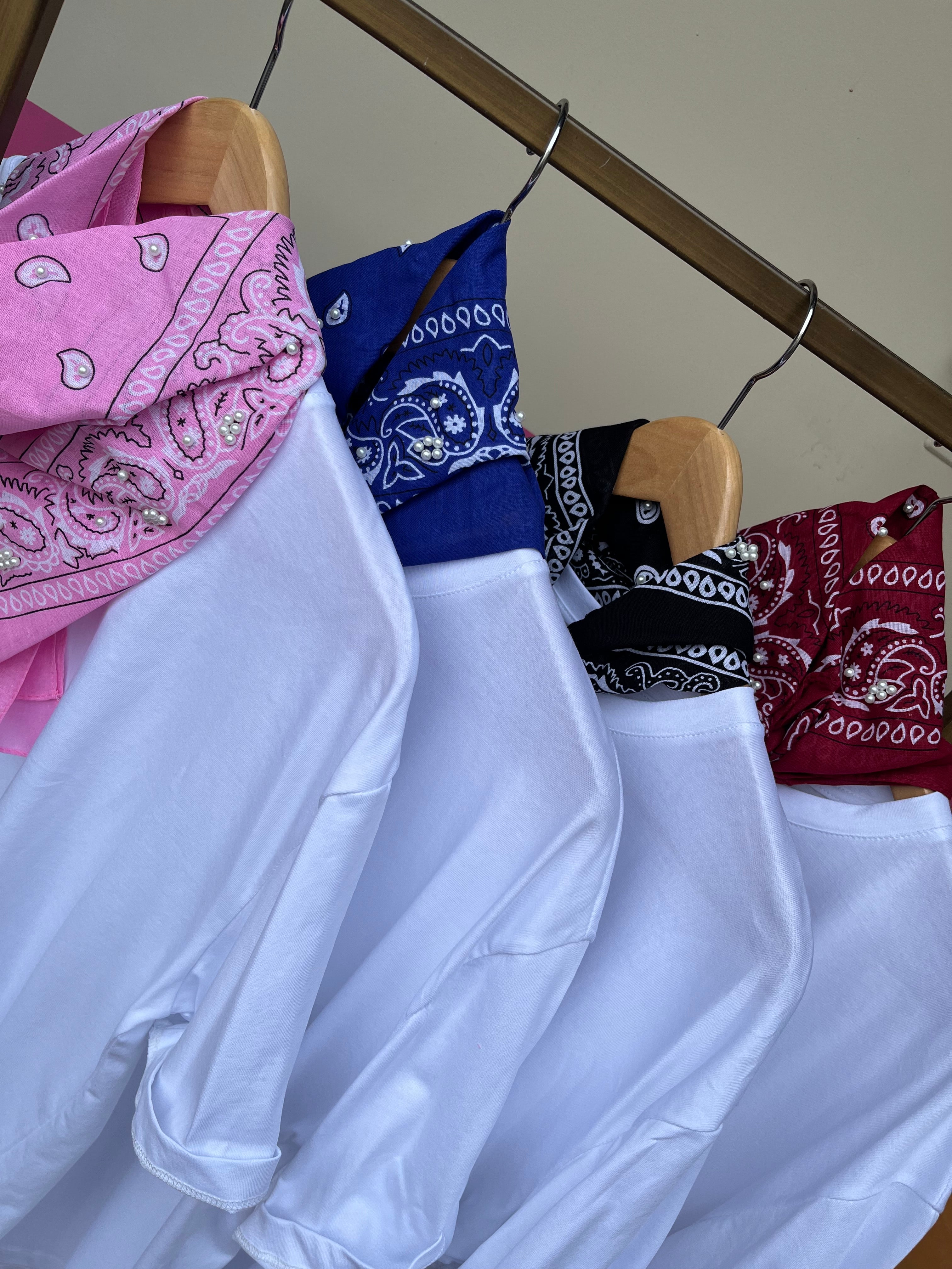 T-shirt over stampa bandana