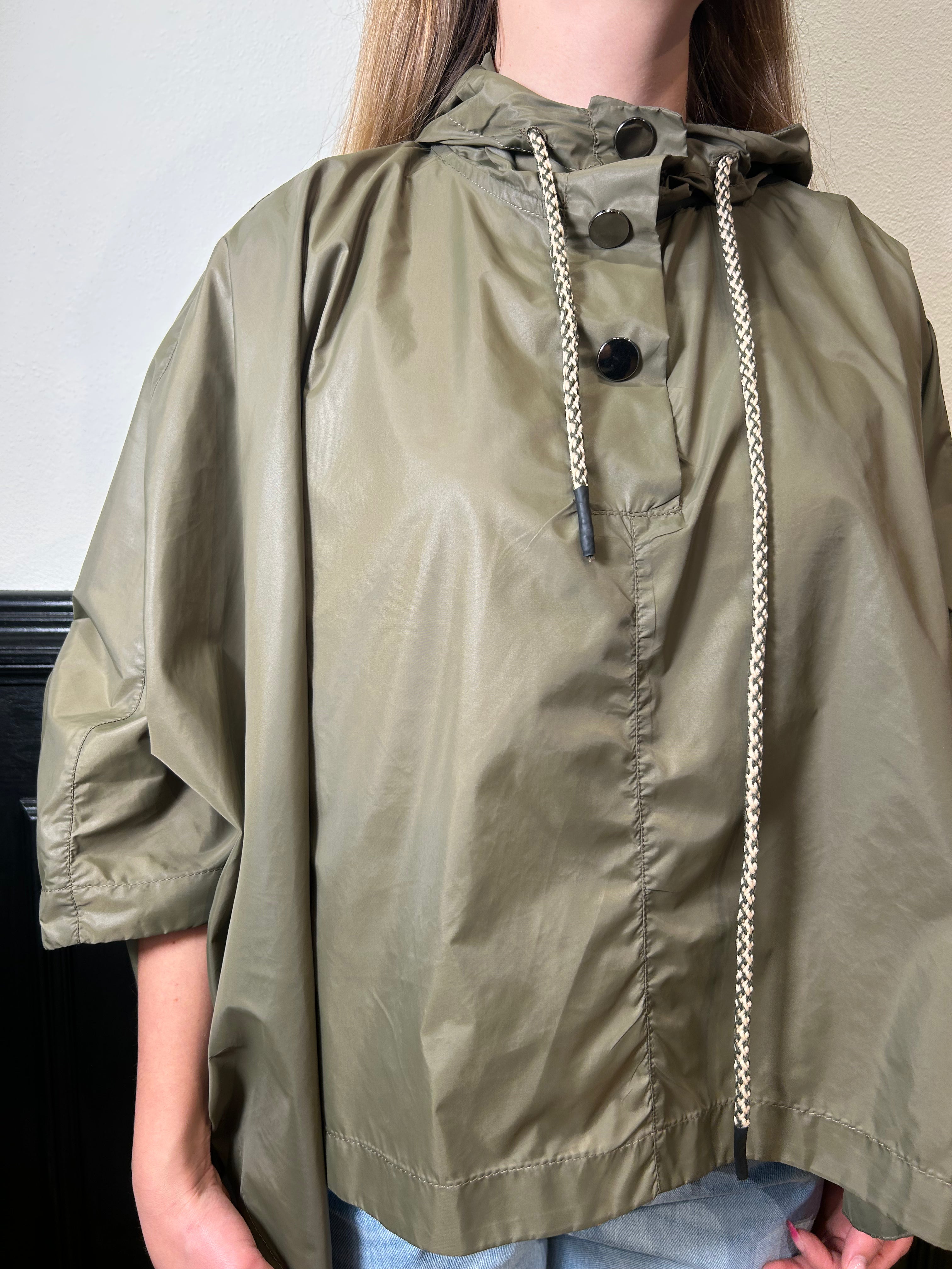 Impermeabile mantella corto