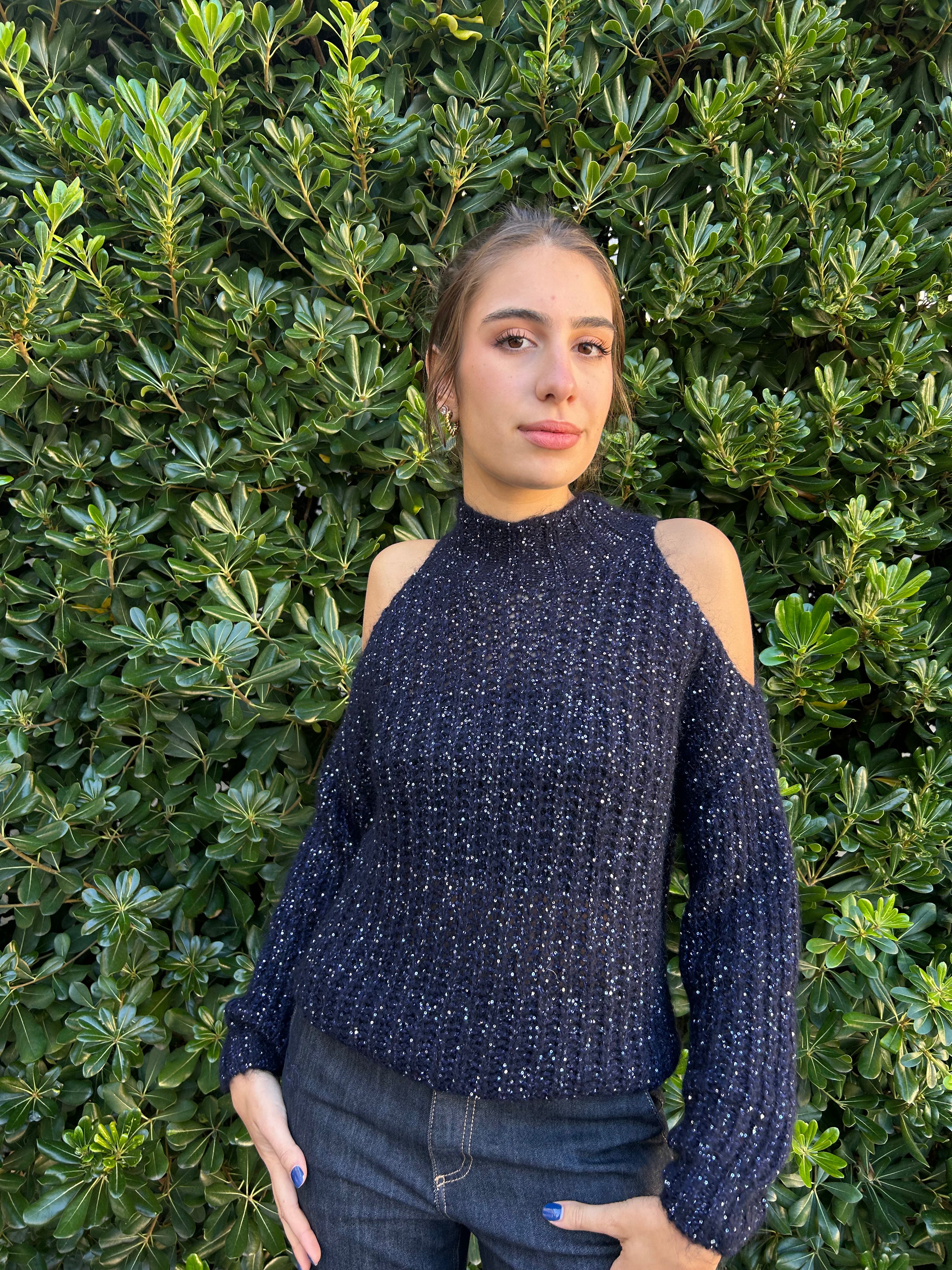 Maglia paillettes con apertura sulle spalle dettaglio