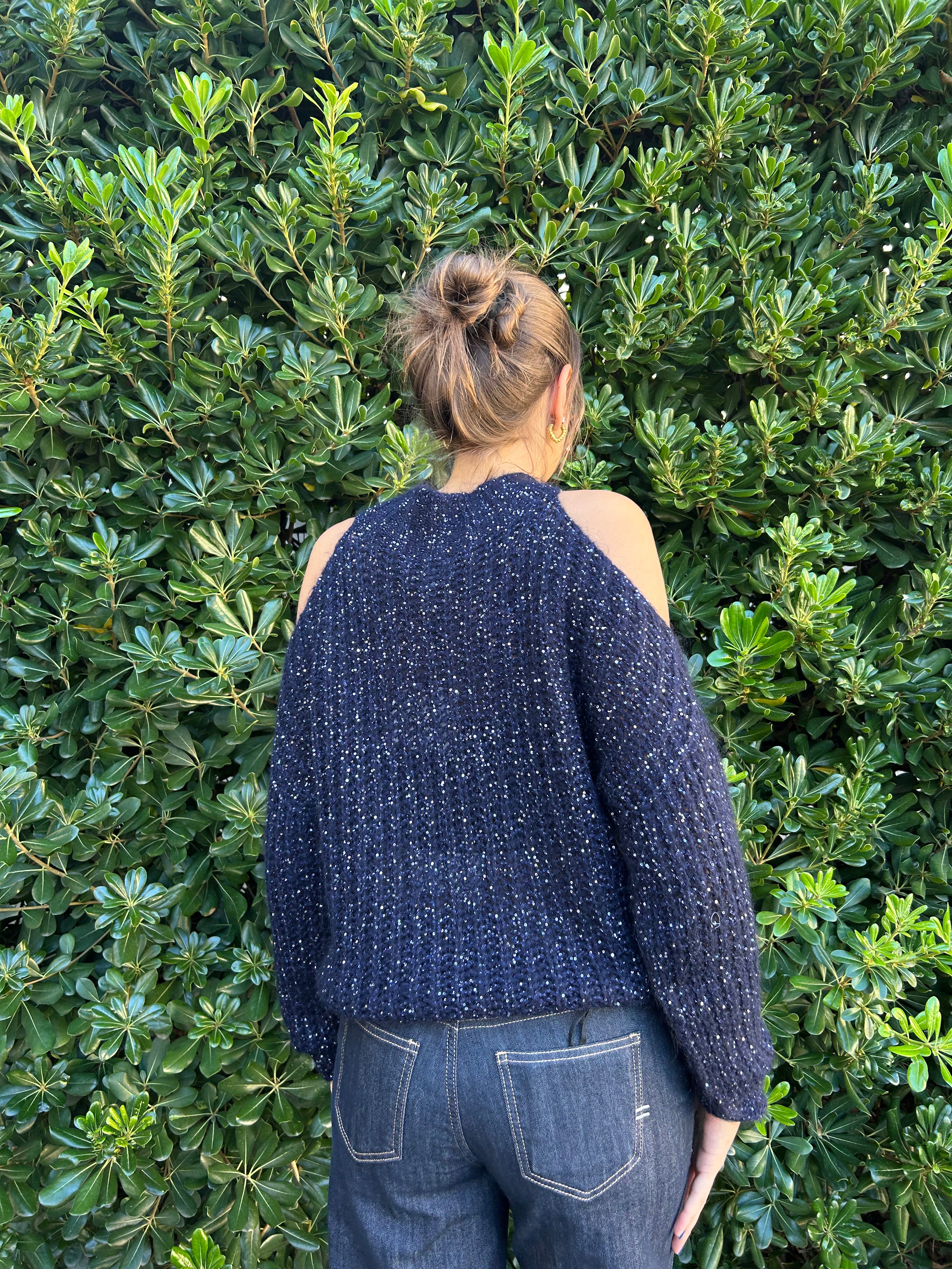 Maglia paillettes con apertura sulle spalle dettaglio