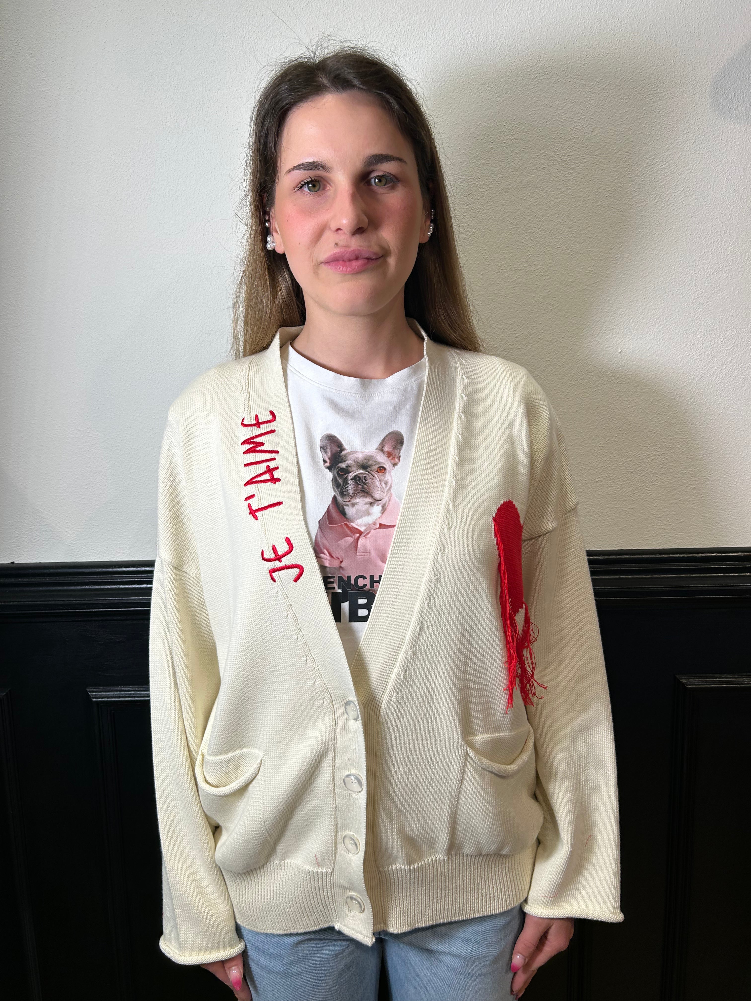 Cardigan panna ricamato  je t'aime con cuore rosso
