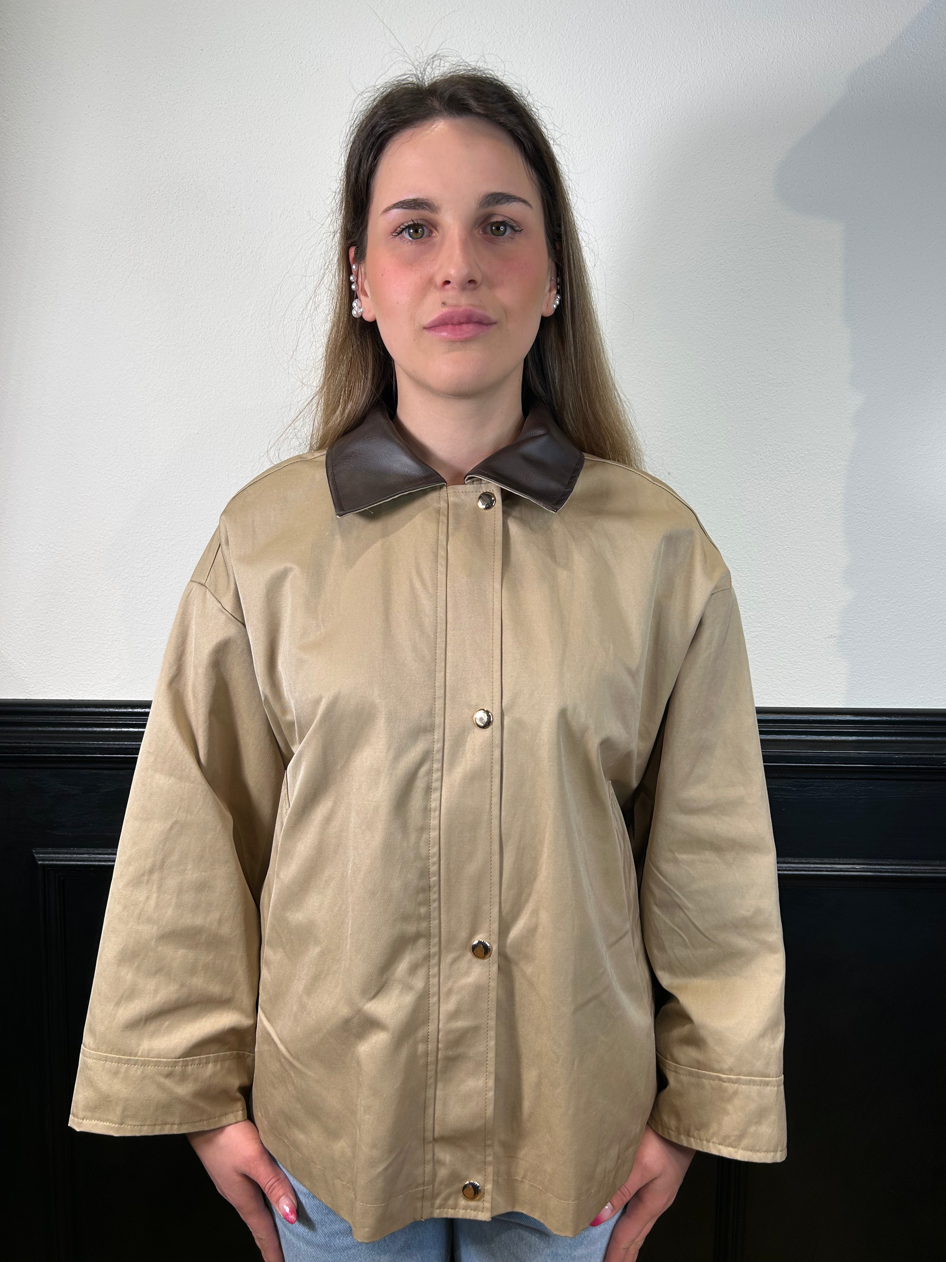 Trench dettaglio colletto ecopelle