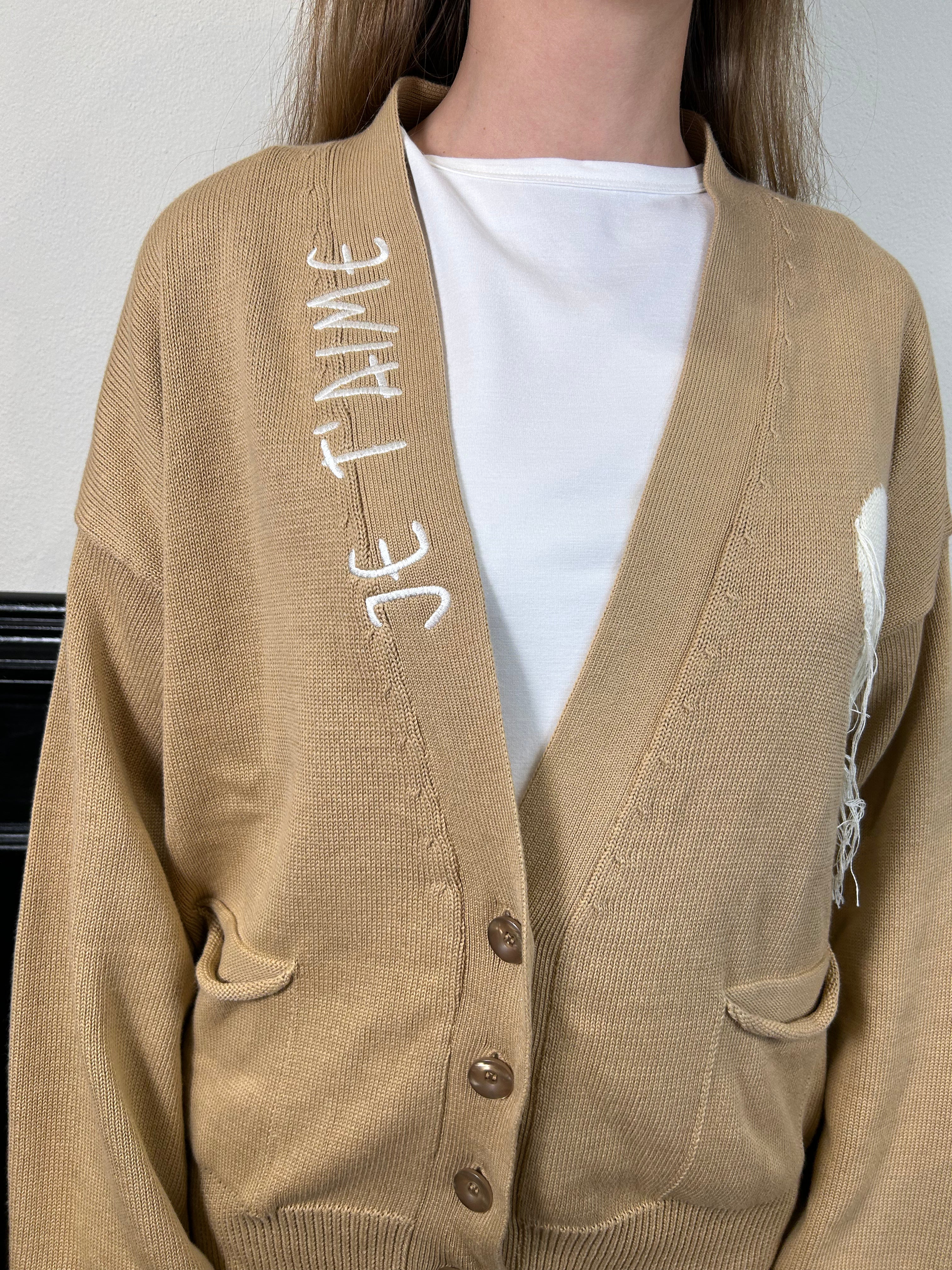 Cardigan cammello ricamato  je t'aime con cuore panna