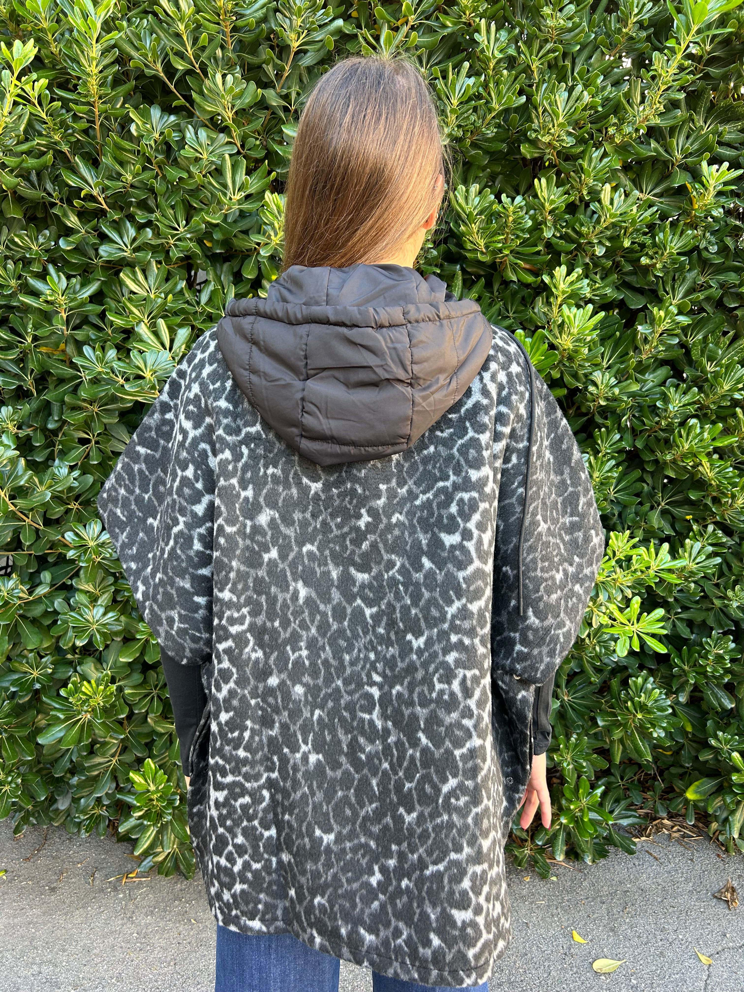 Poncho in panno a stampa animalier