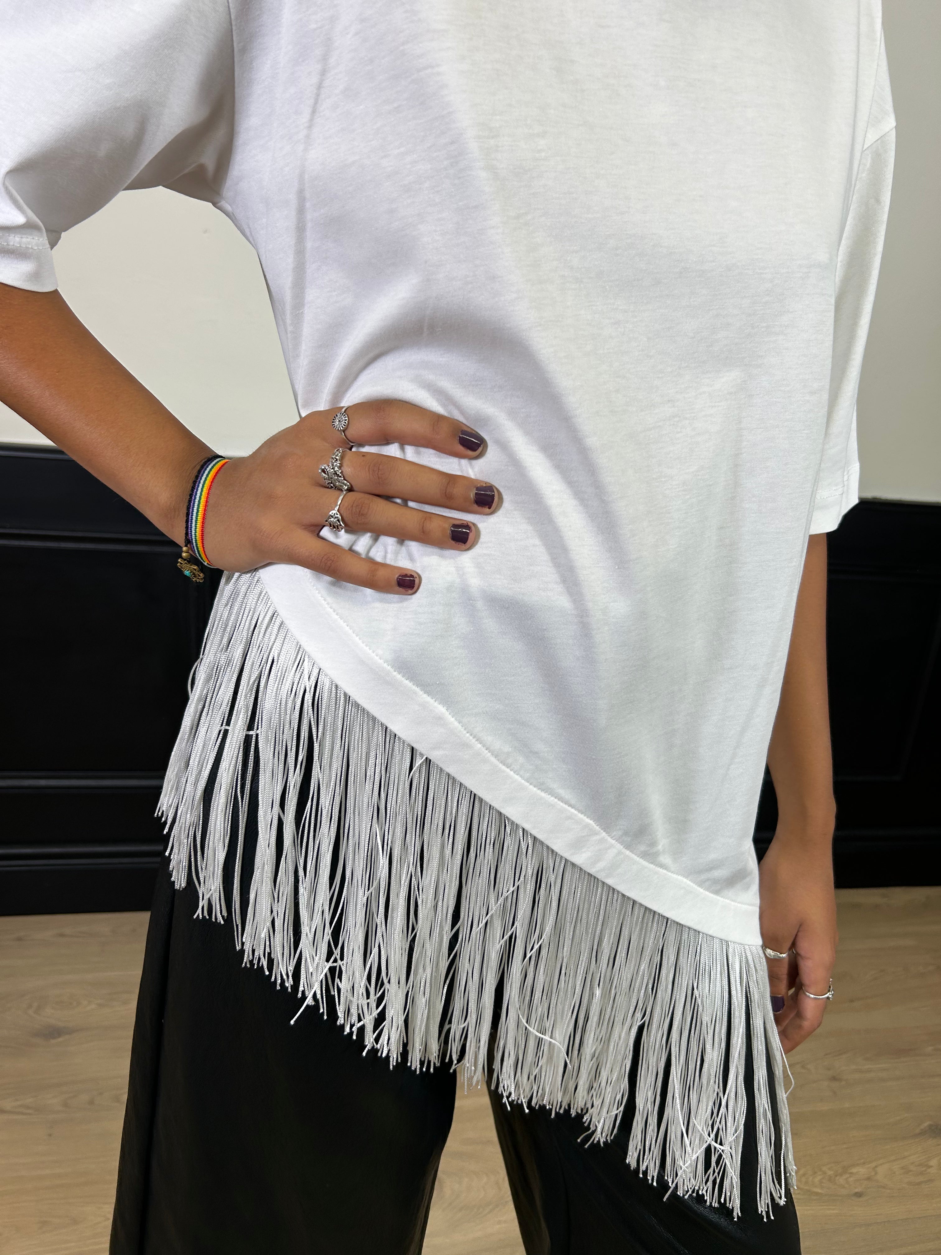 T-shirt trasversale con frange