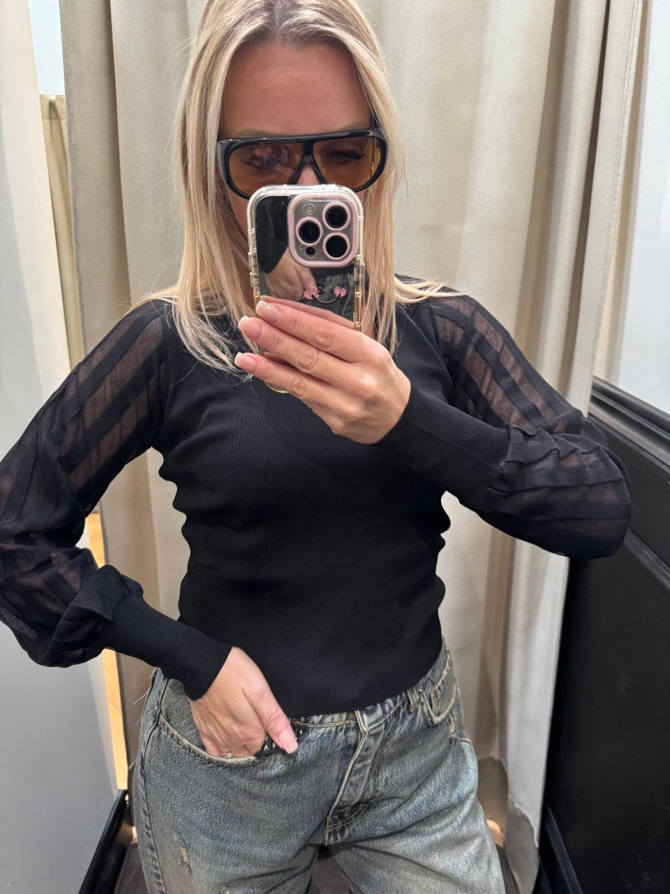 Maglia con maniche in tessuto plissettato