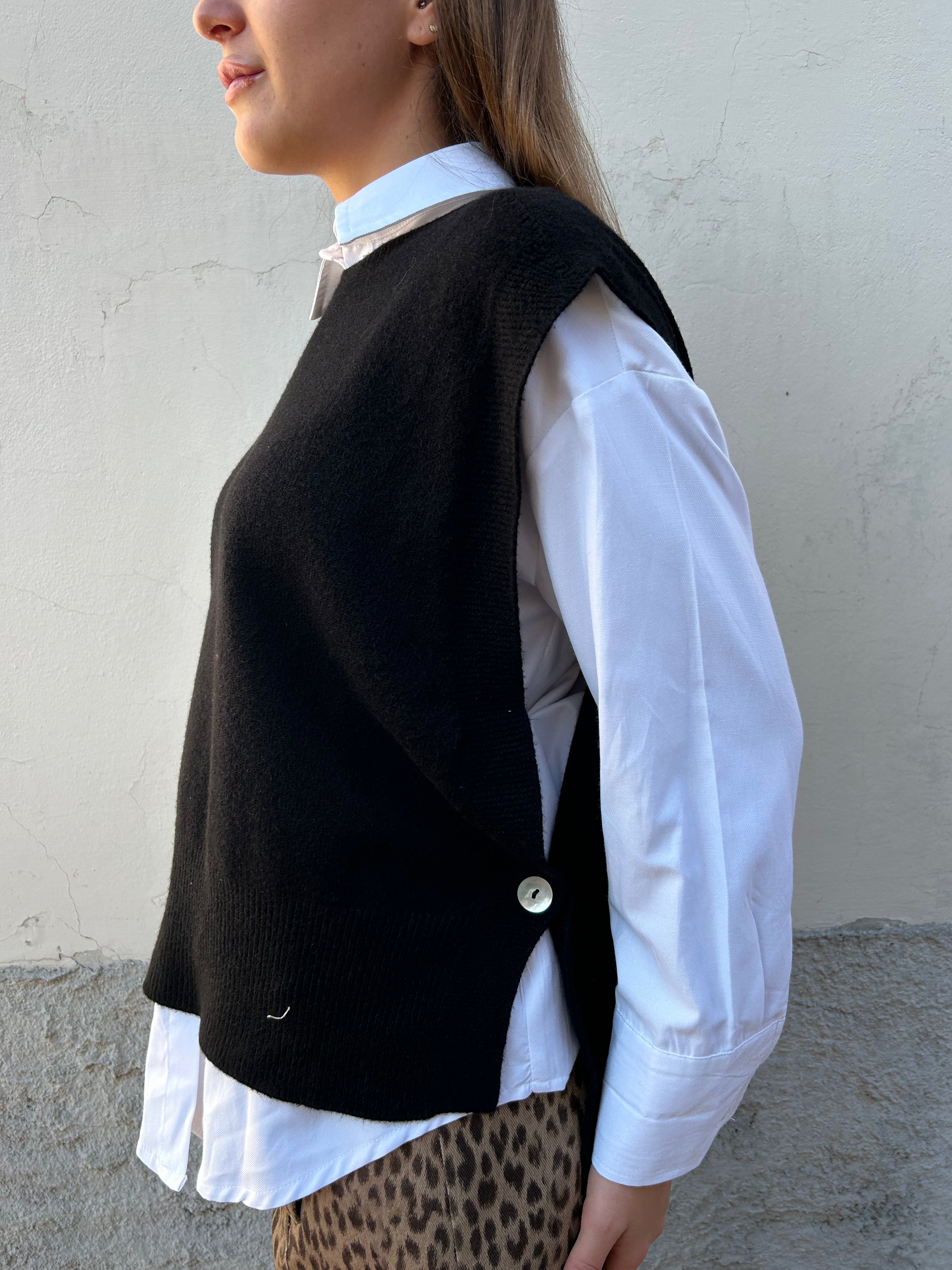 Gilet con aperture laterali