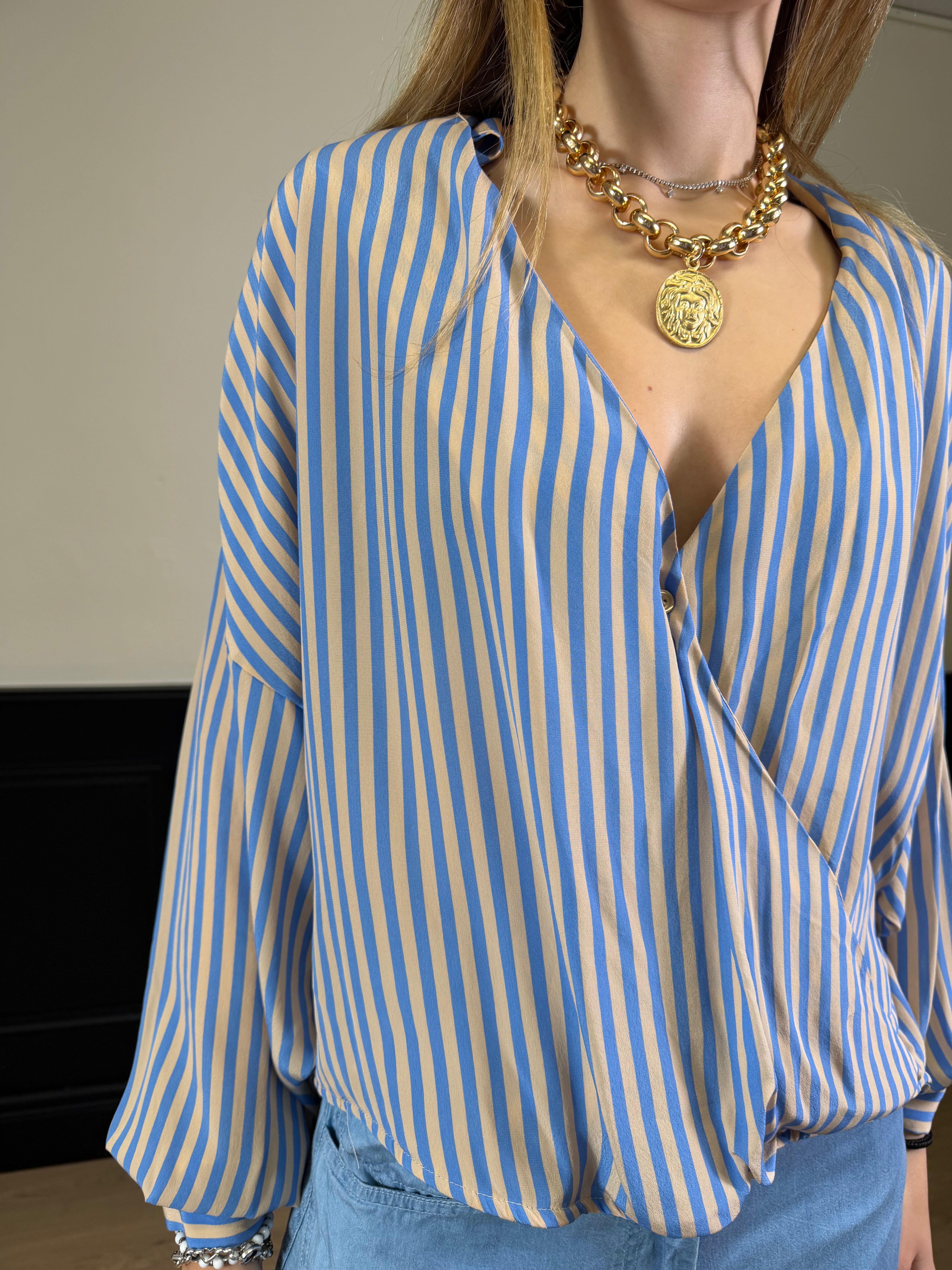 Blusa a righe scollo a V