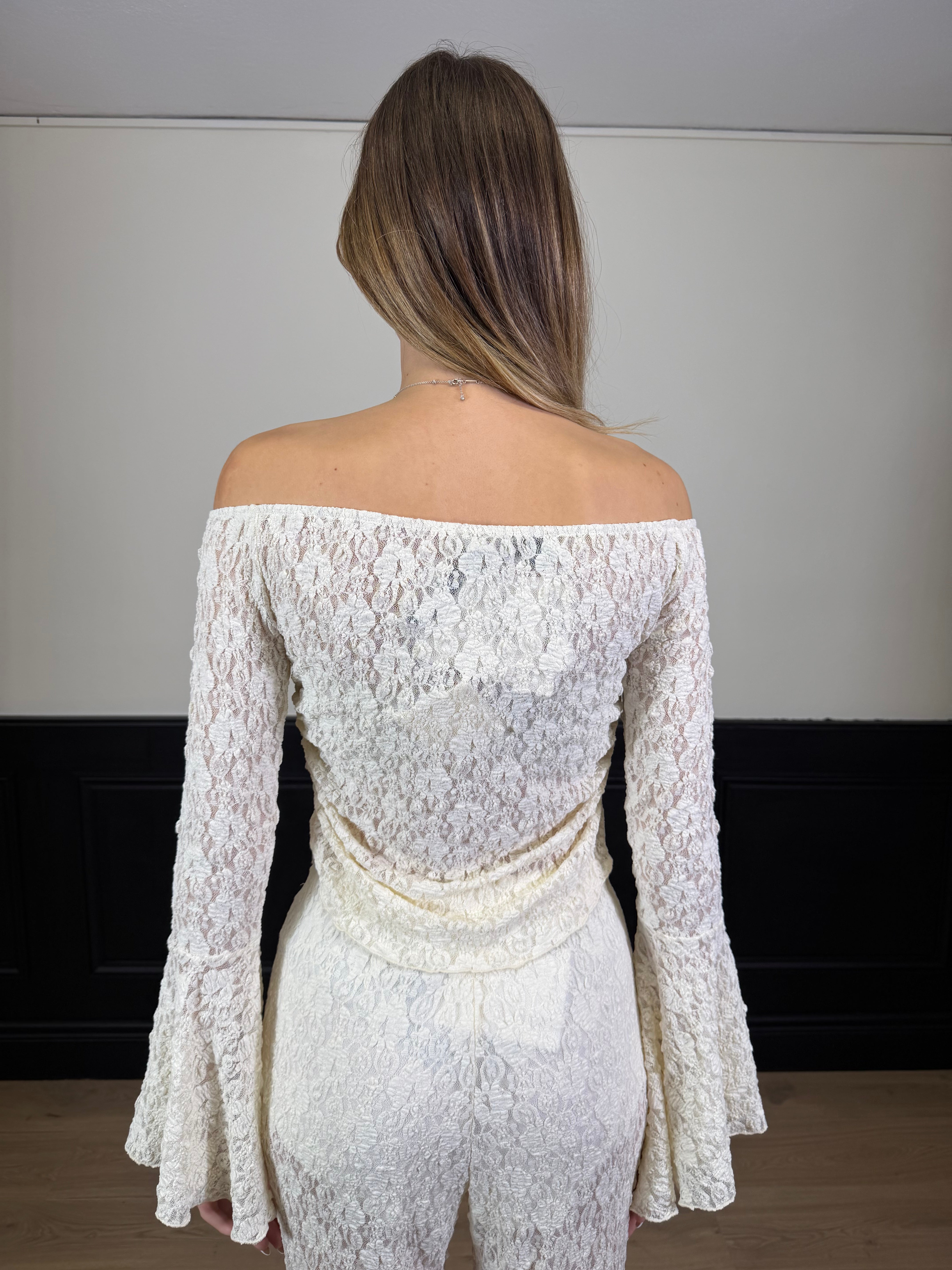 Blusa in pizzo scollo a barca