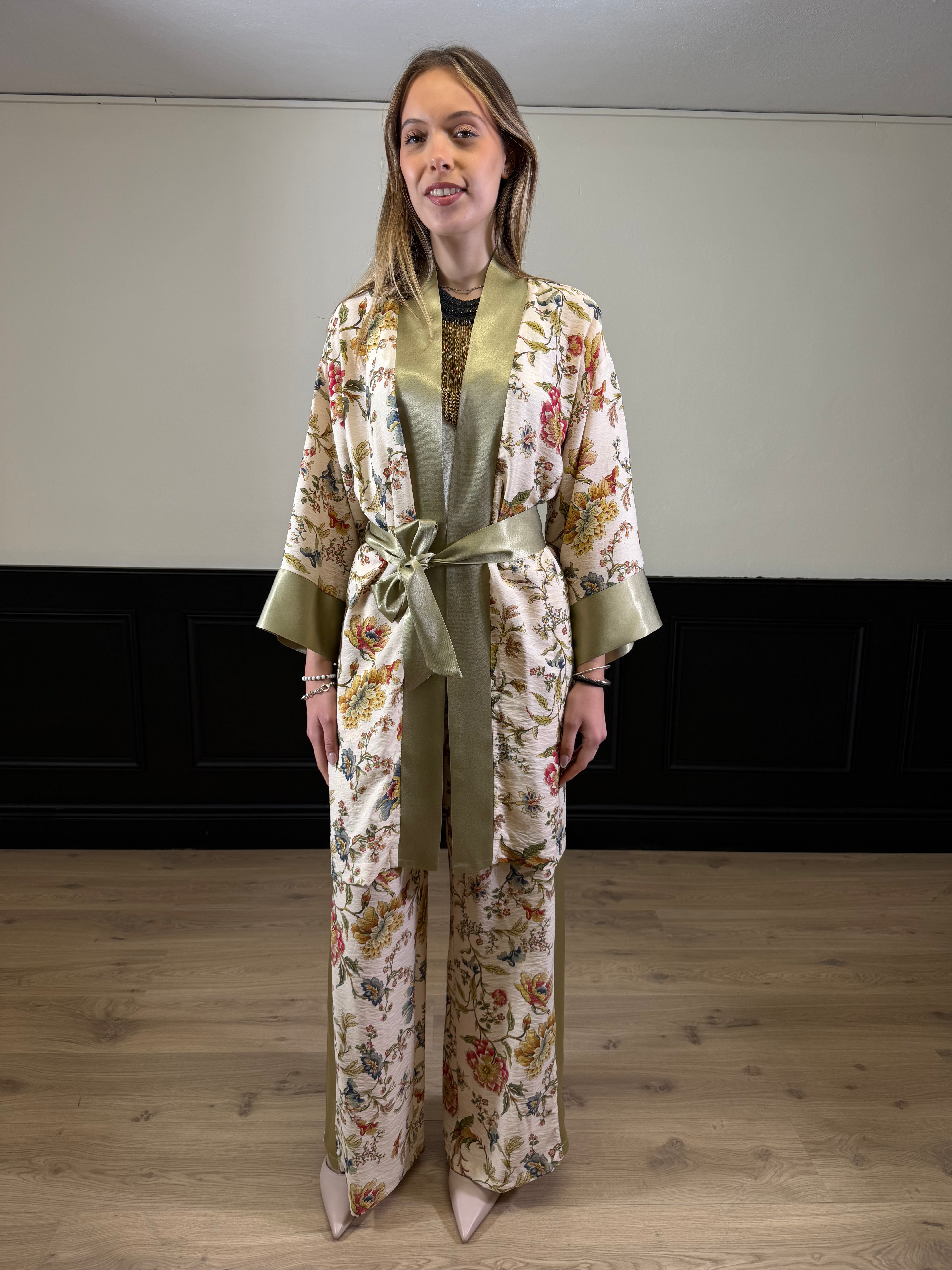 Completo kimono e pantalone fantasia