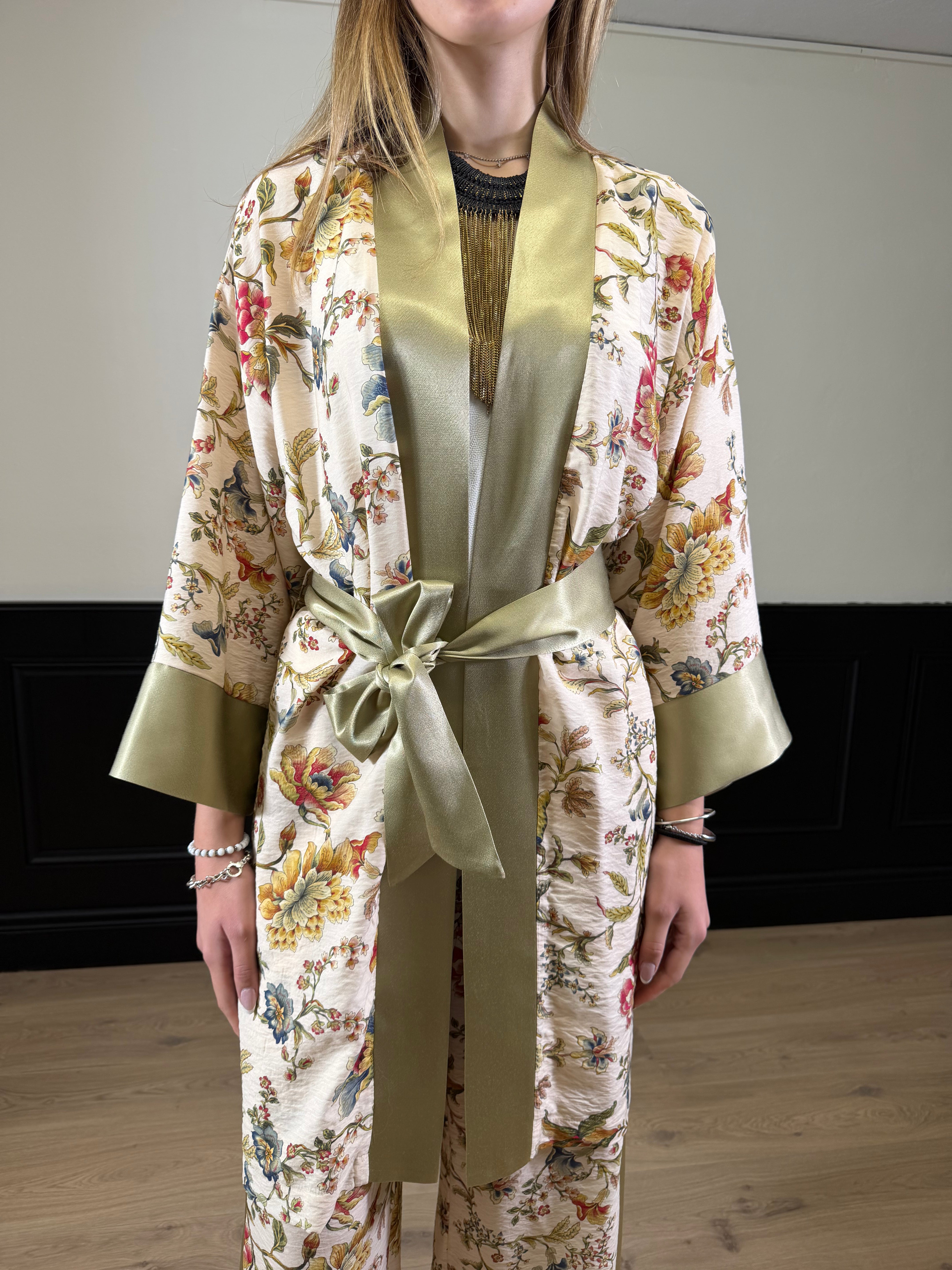 Completo kimono e pantalone fantasia