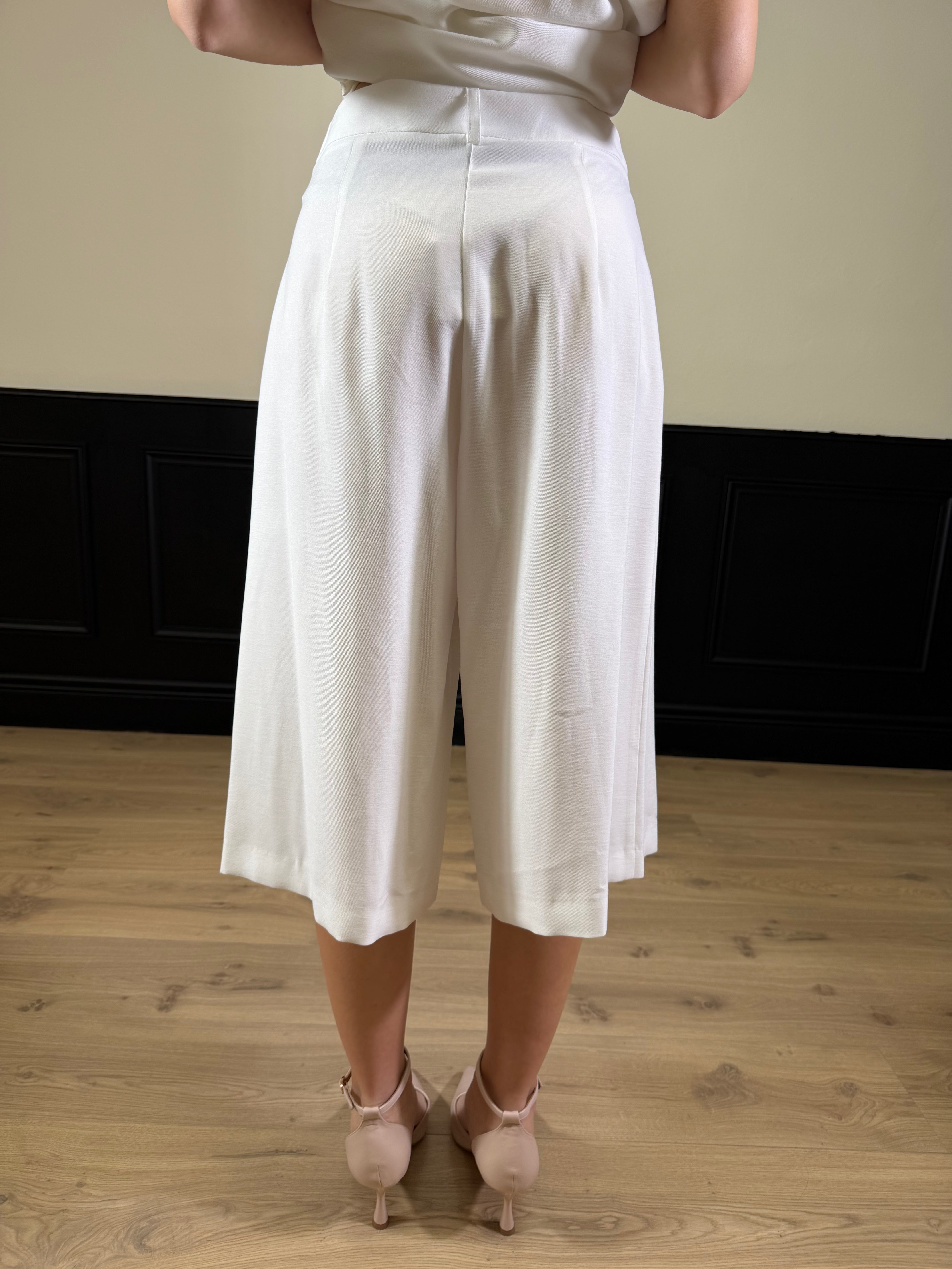 Completo gilet e bermuda bianco