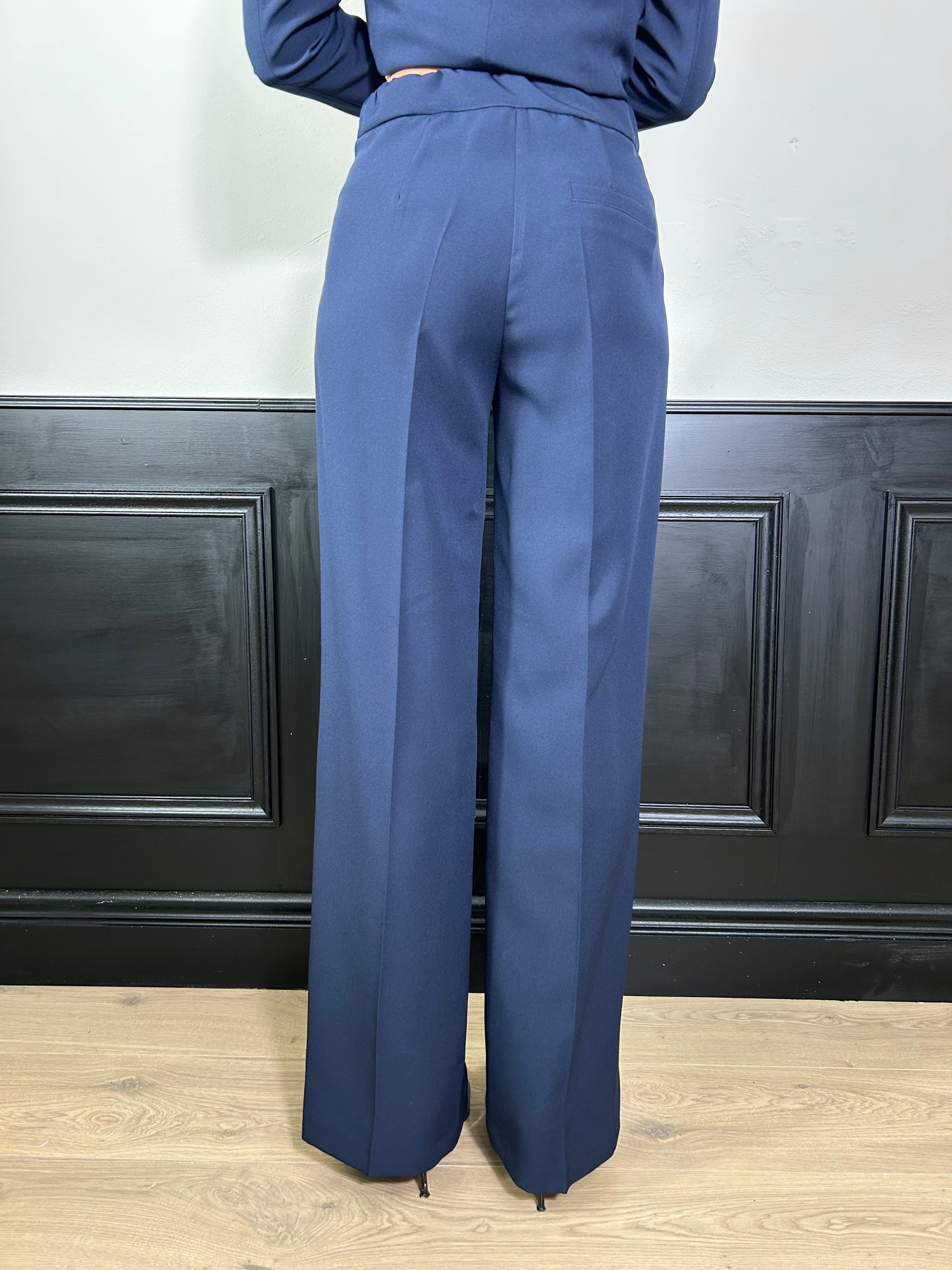 Tailleur giacca dritta e pantalone largo blu