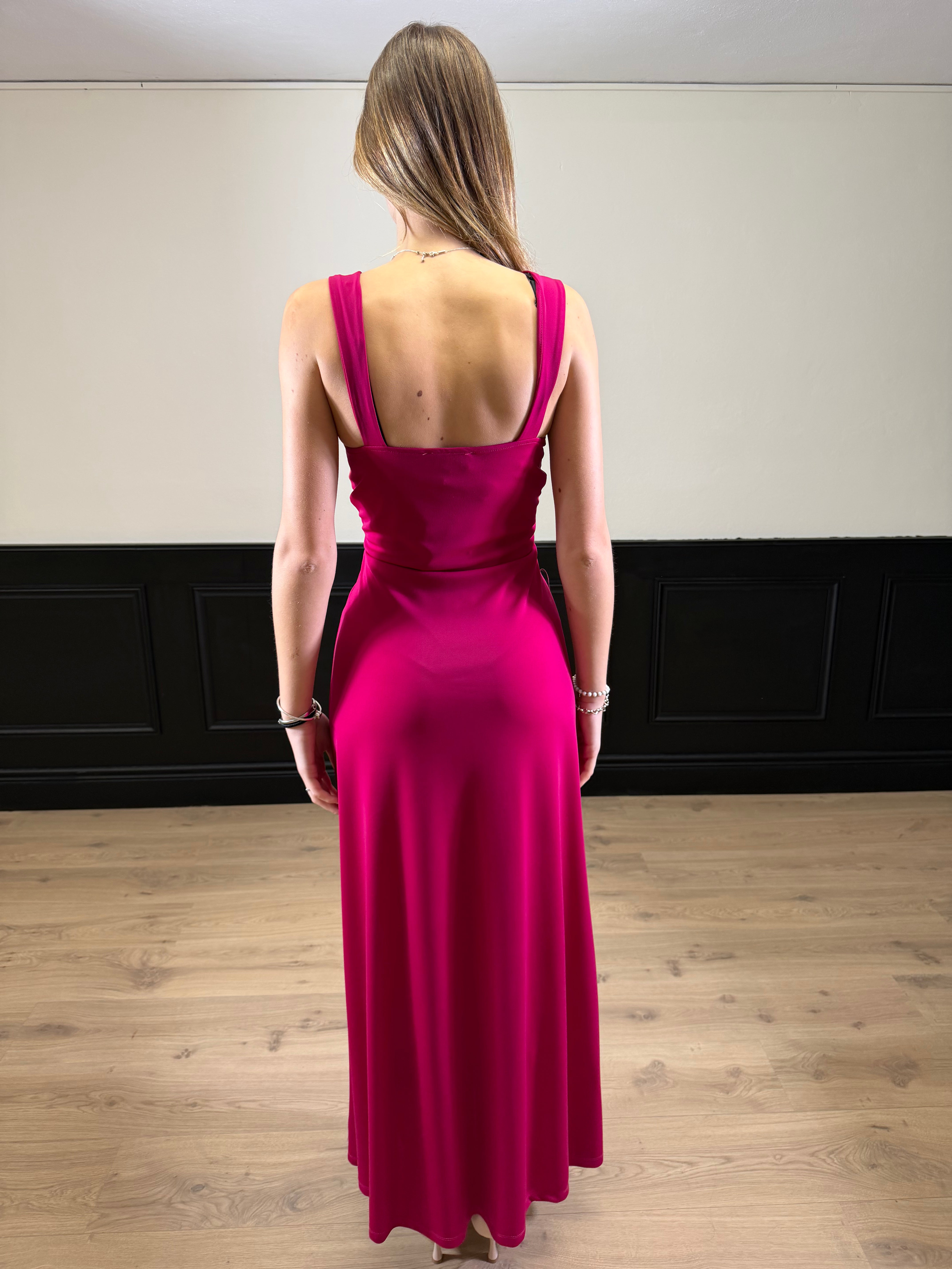 Abito con scollo profondo fucsia