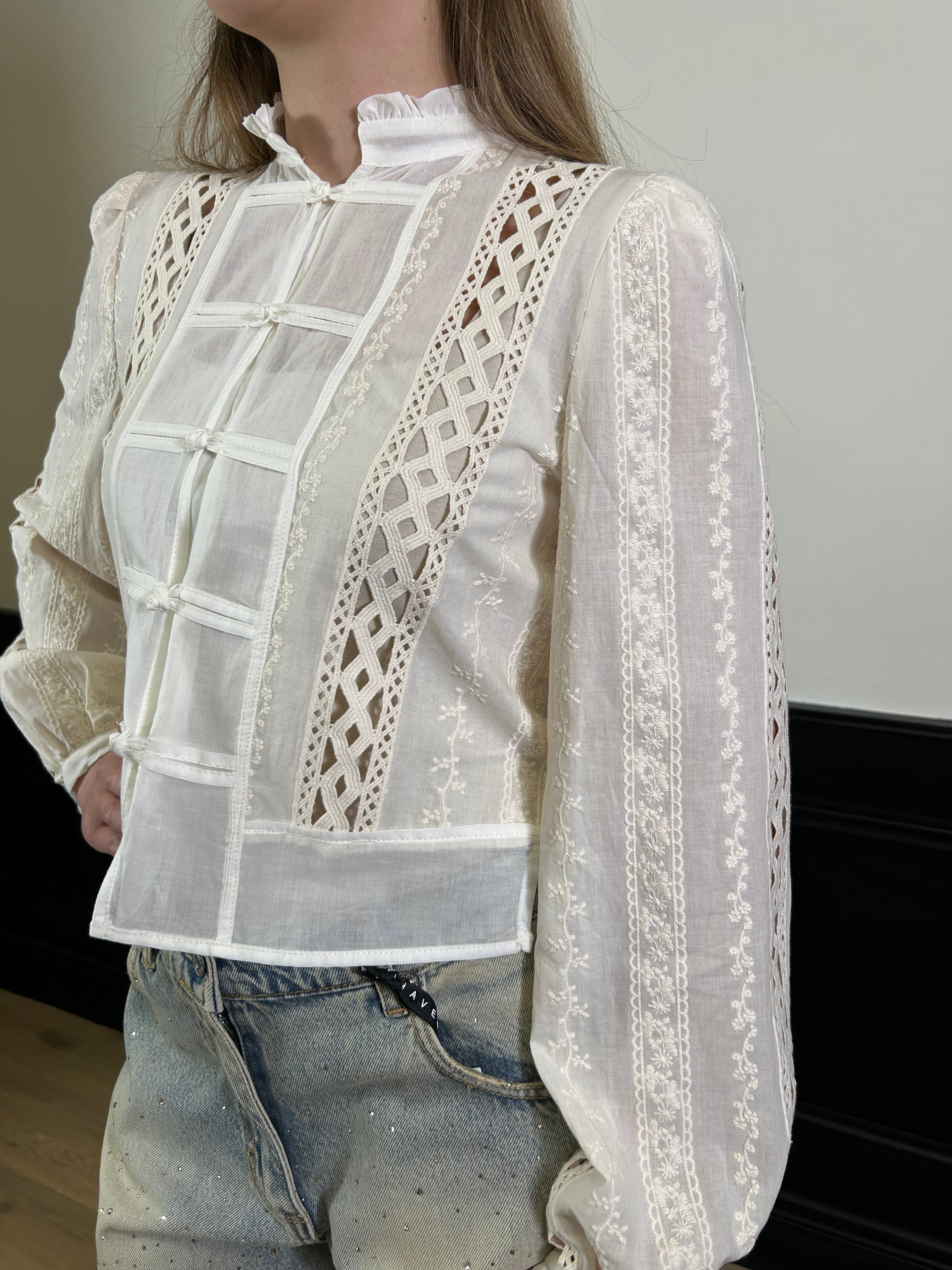 Camicia dettaglio alamari