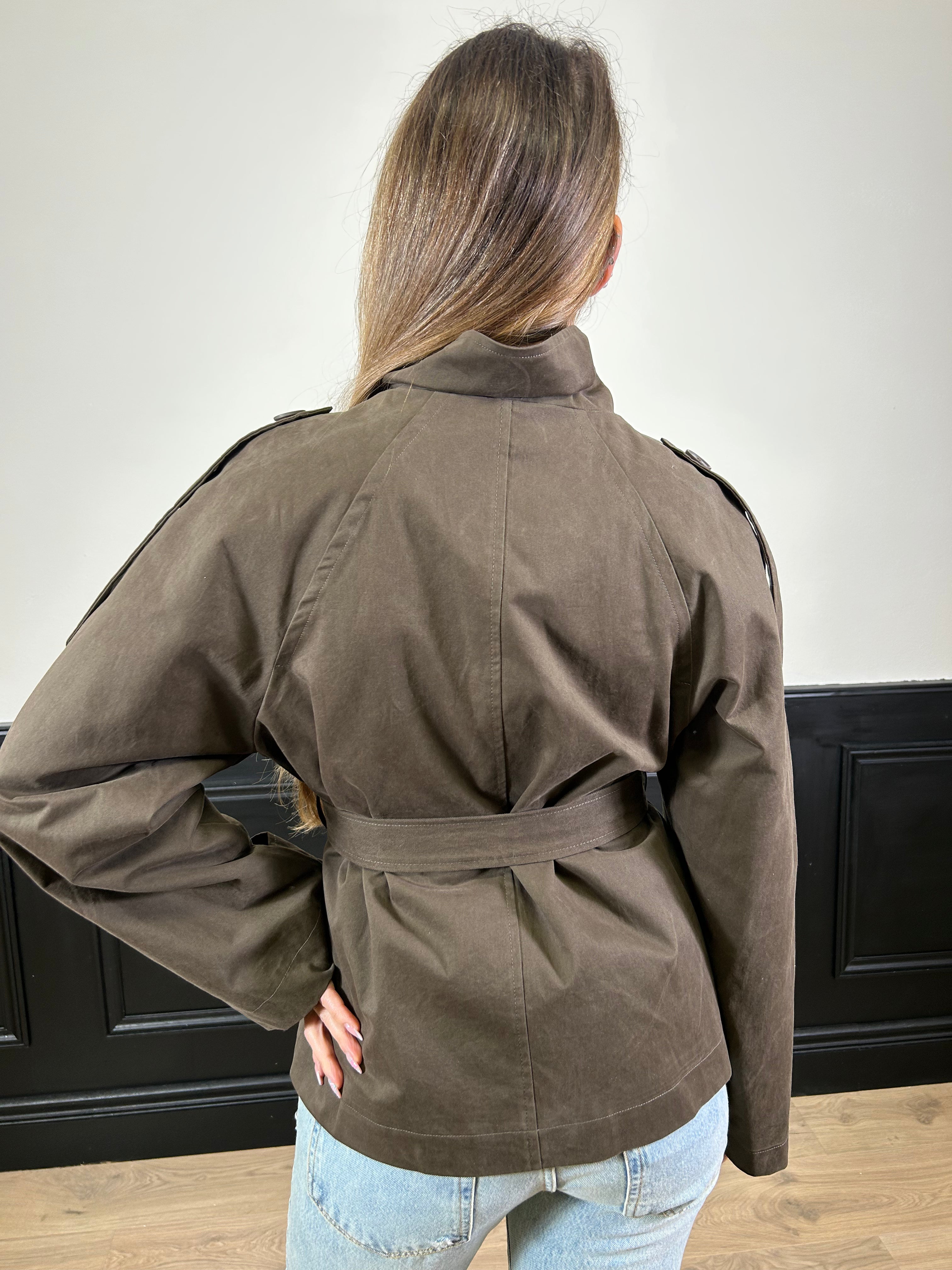 Trench con cintura in vita